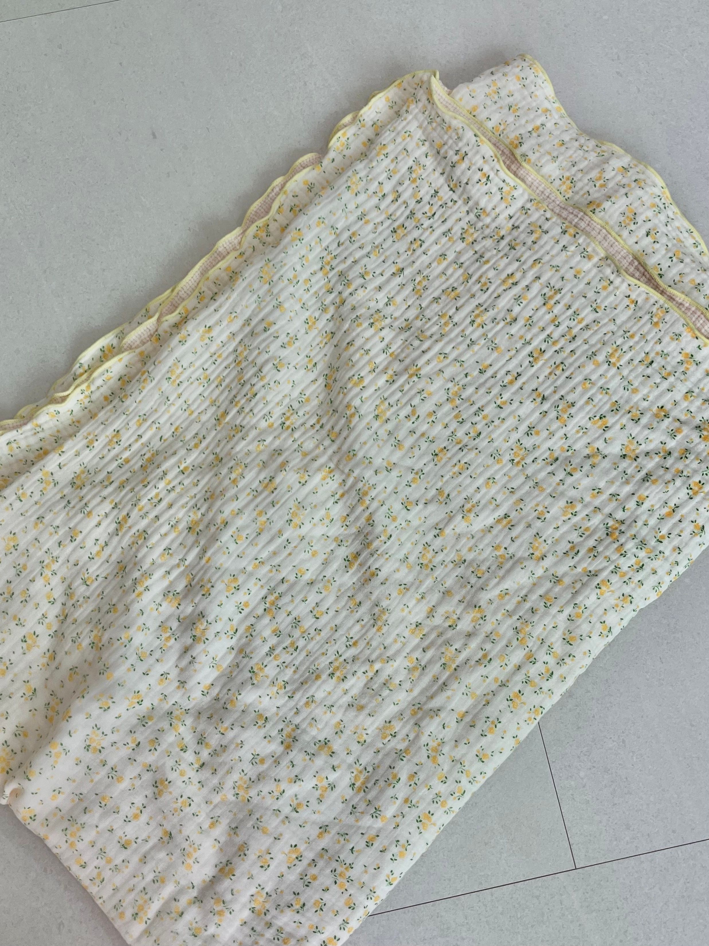 Small Floral Check 4-Layer Gauze Blanket user photo