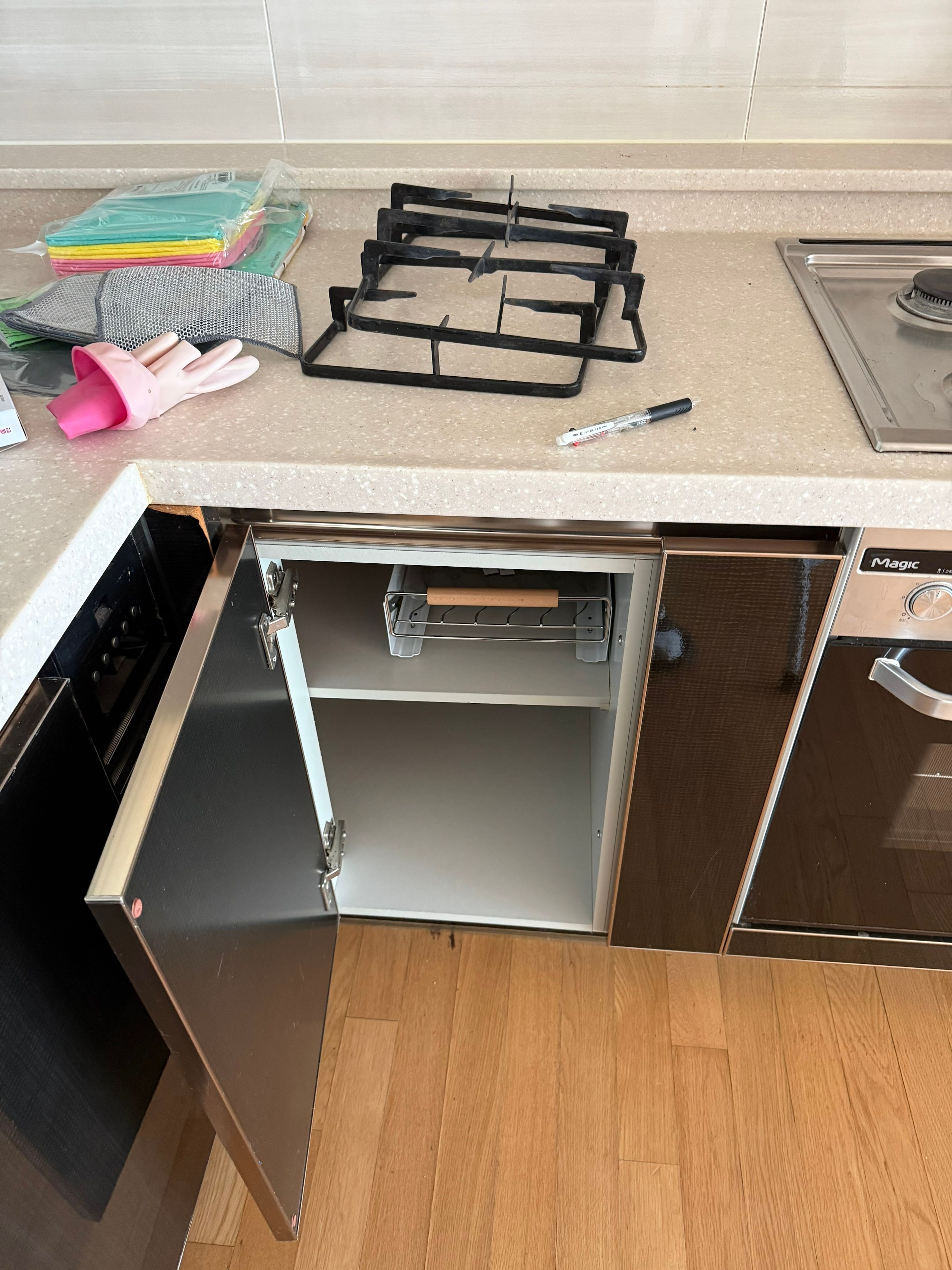 Sliding Dish Rack with Wood Handles user photo