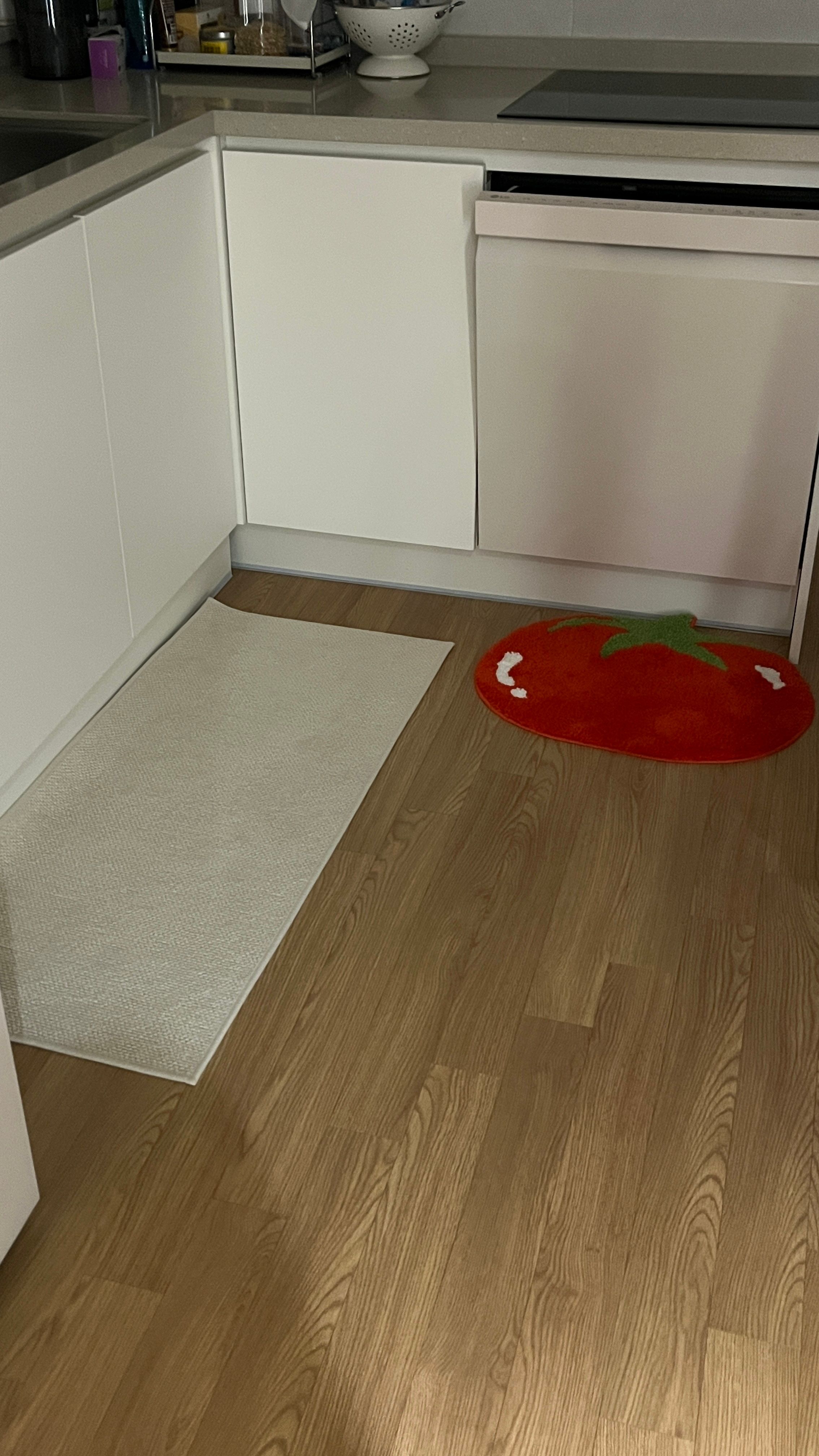 Tomato Tufted Accent Rug user photo