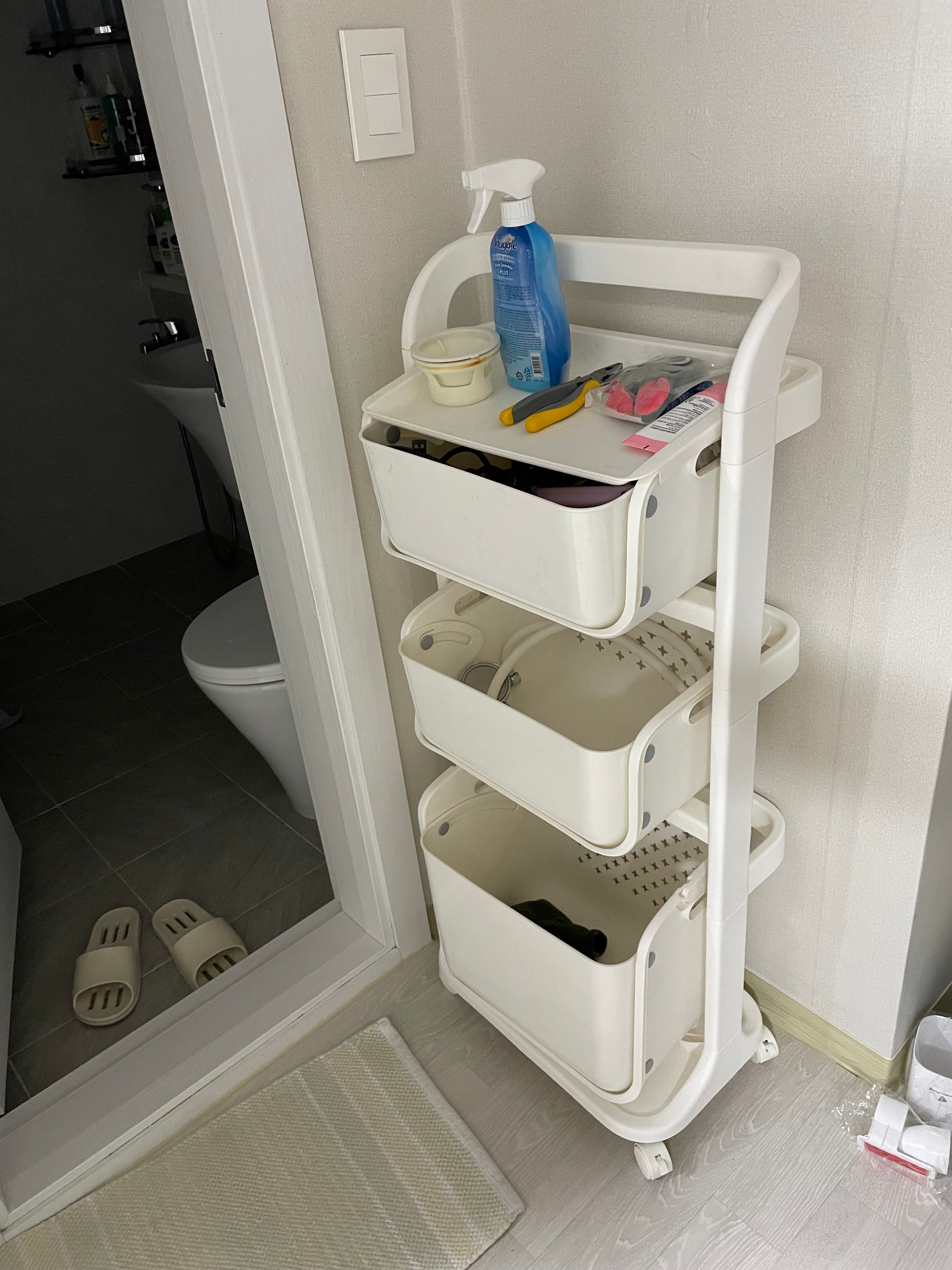Rolling Swing Laundry Cart user photo