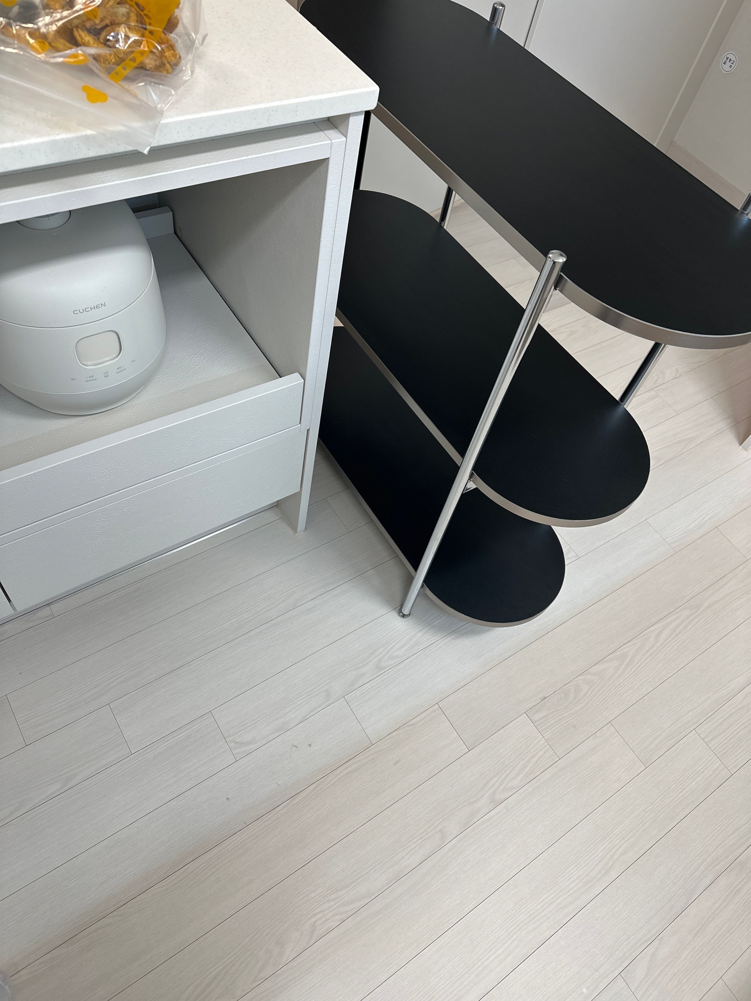 Gott Black Mid-Century Shelf user photo