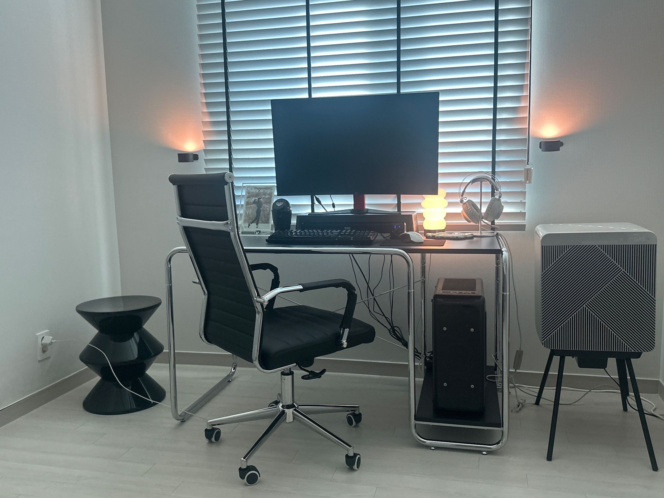 Sandglass Mid-Century Stool user photo