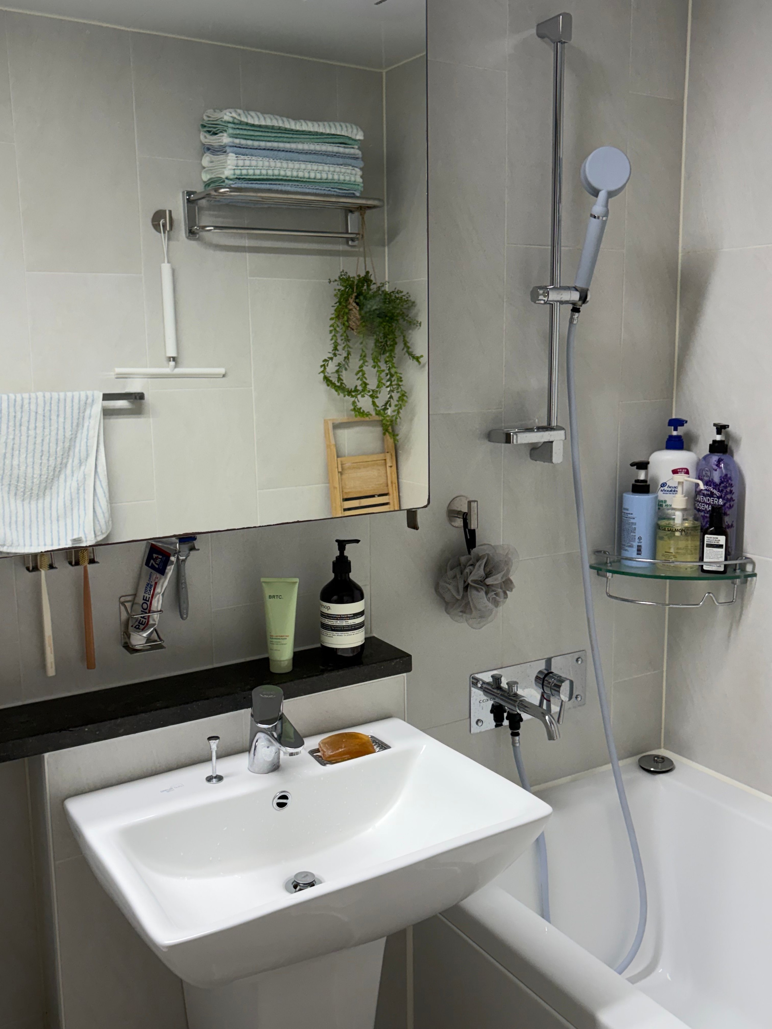 304 Stainless Steel Adhesive T-Shaped Wall Hook user photo