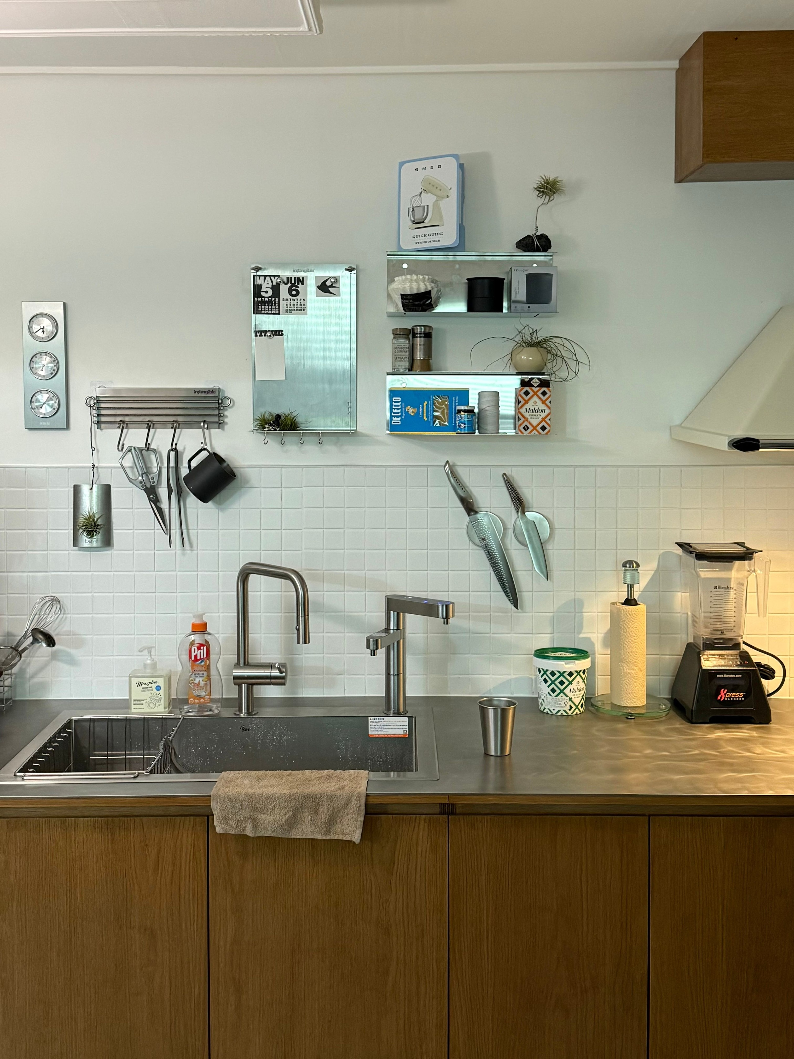 Magnetic Stainless Steel Wall Organizer user photo
