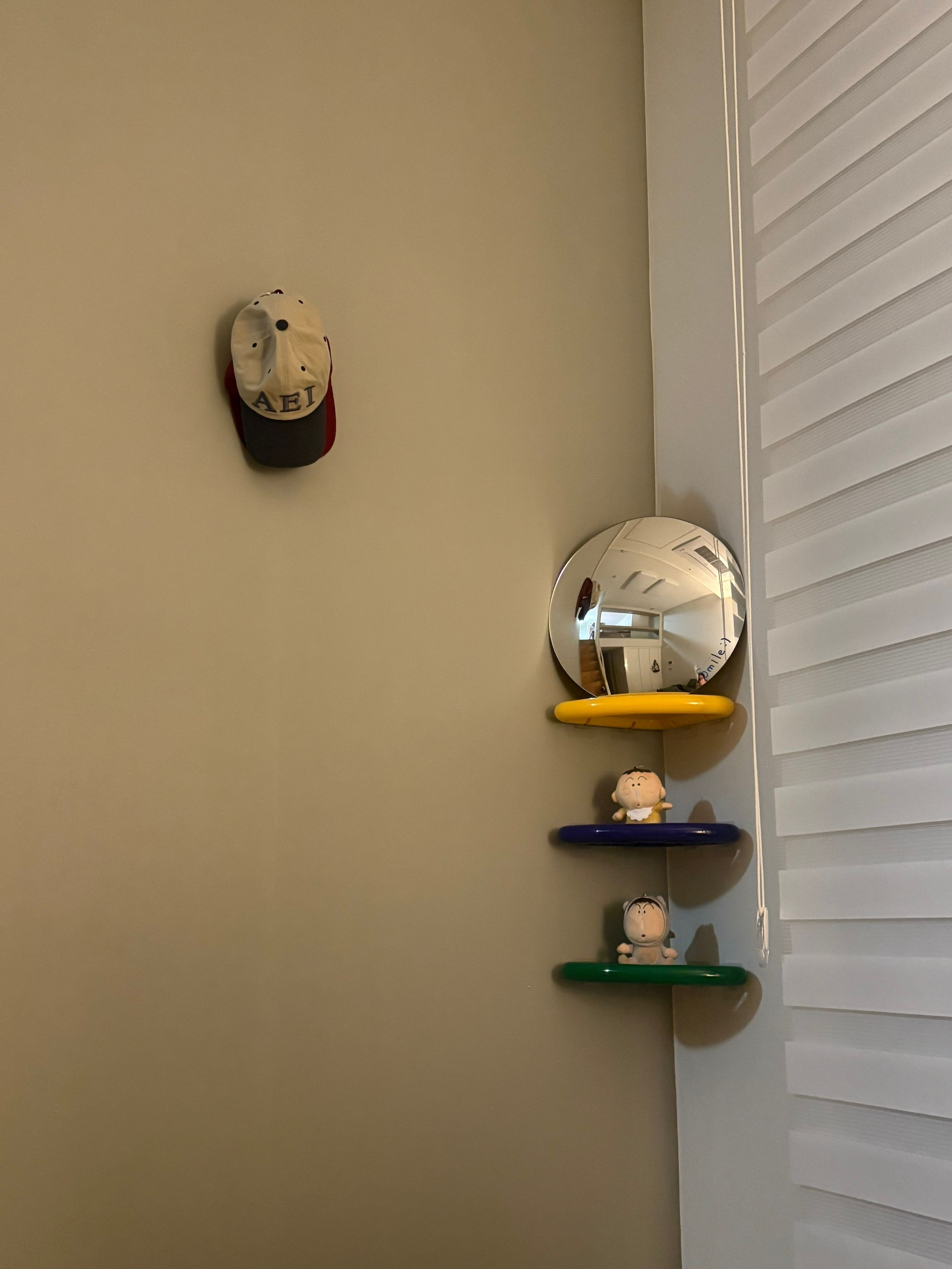 No-Drill Colorful Corner Shelf user photo