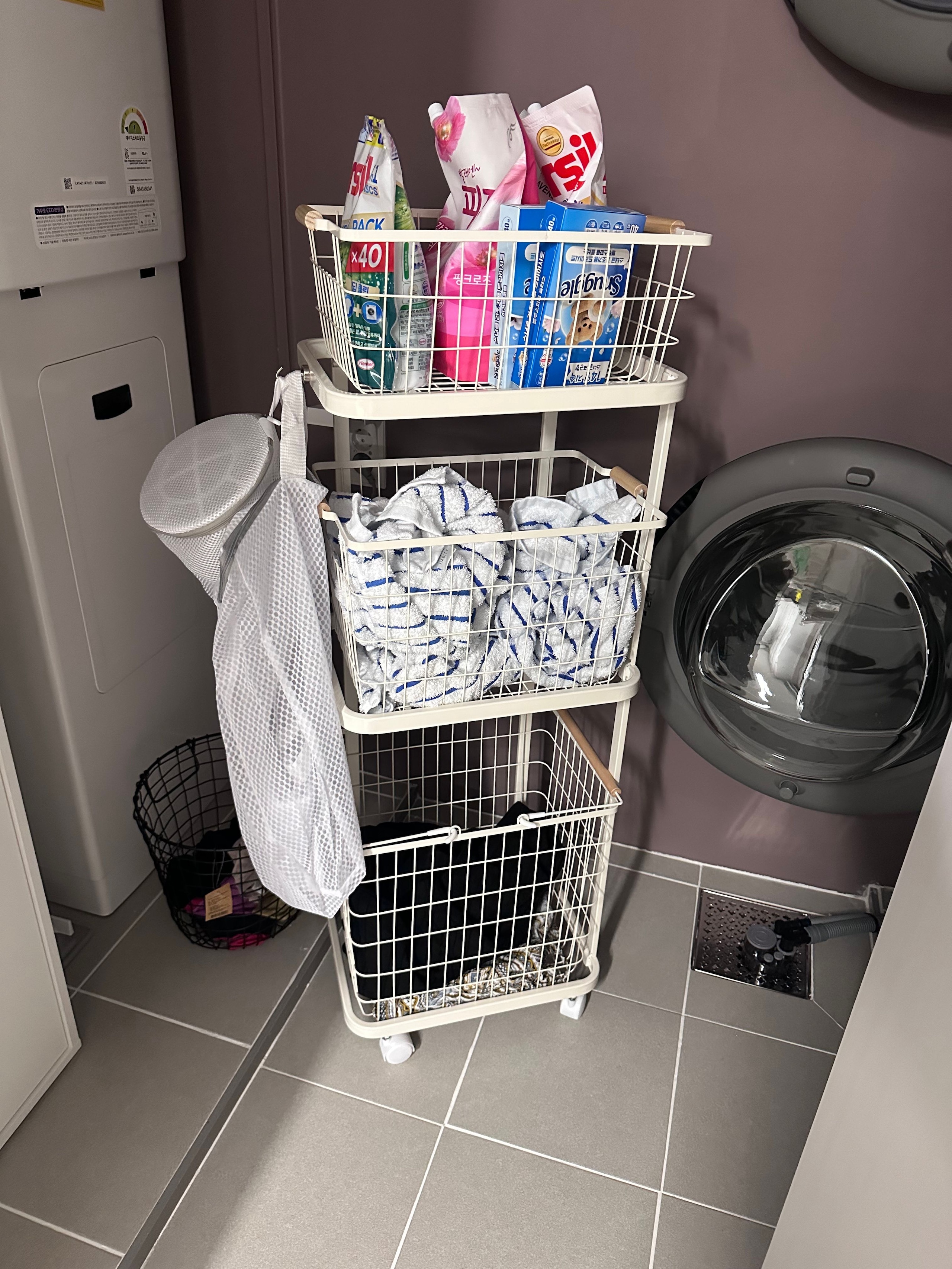 Rollbin Vibe 3-Tier Rolling Laundry Cart user photo