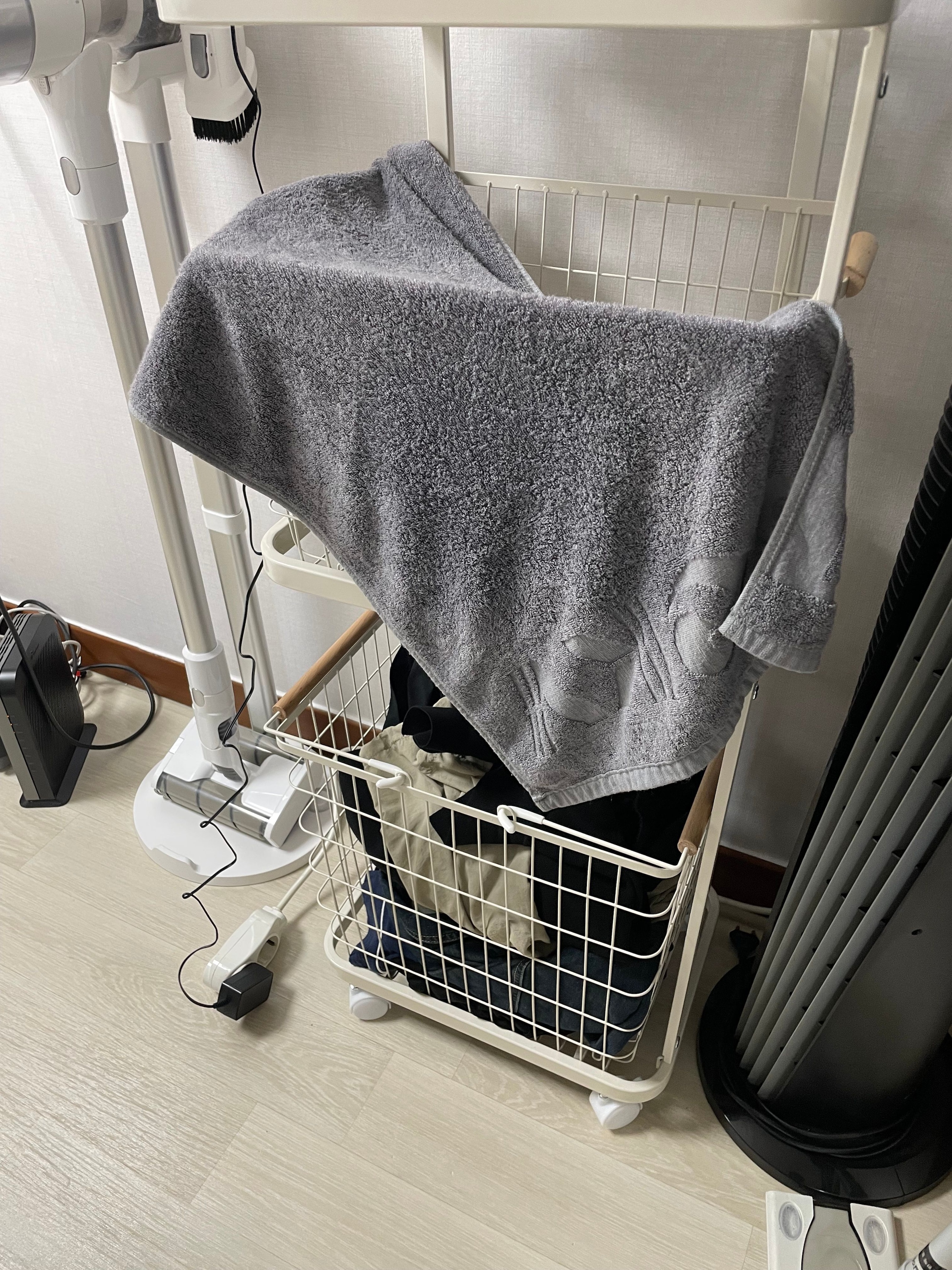 Rollbin Vibe 3-Tier Rolling Laundry Cart user photo