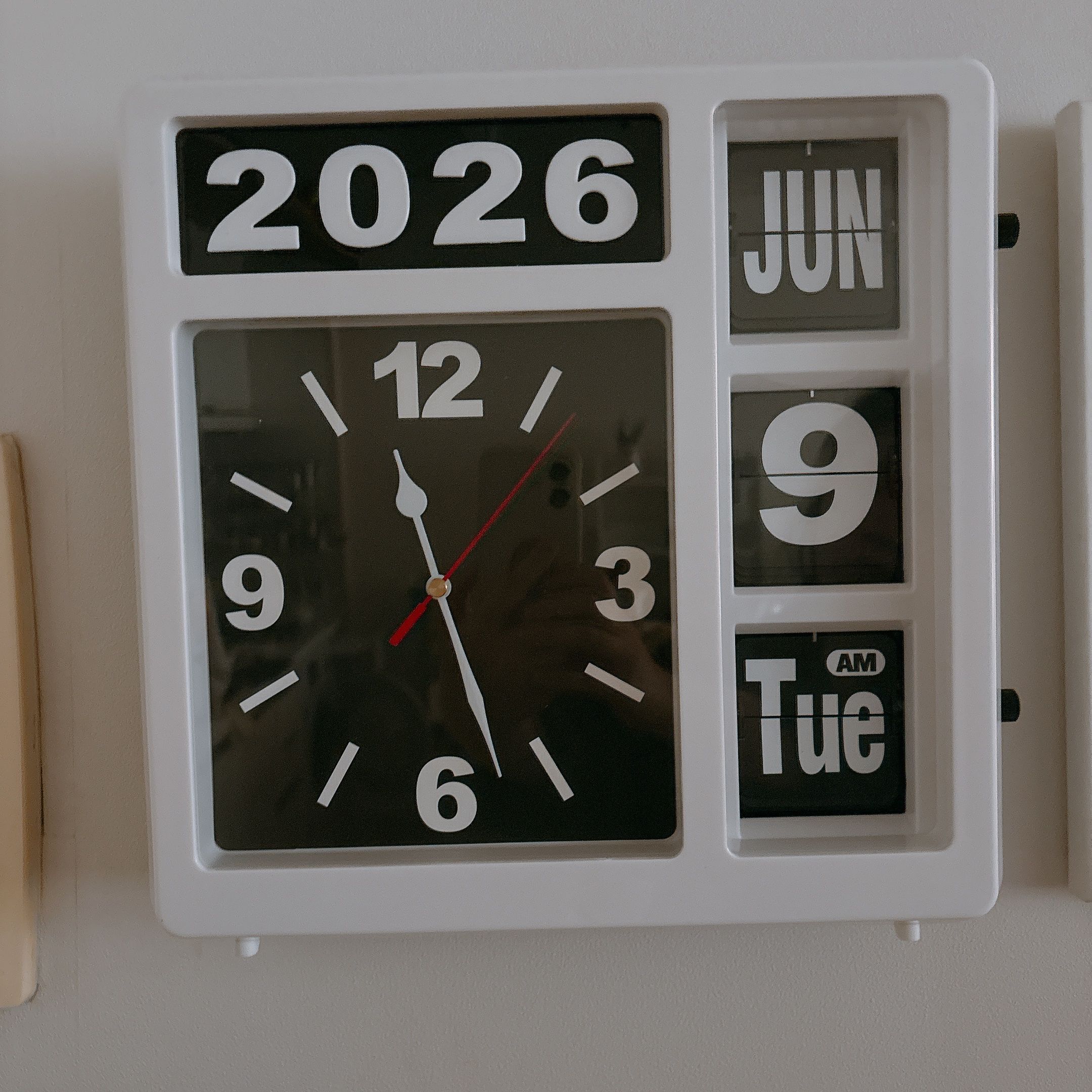 Wemble Silent Flip Perpetual Calendar Wall Clock user photo