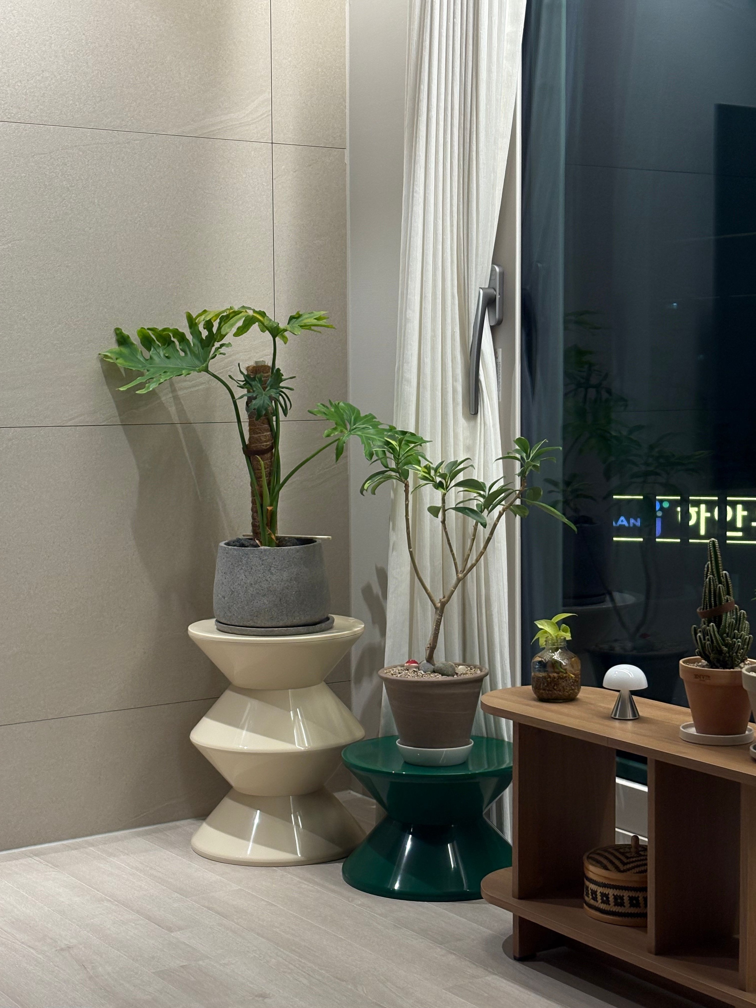 Sandglass Mid-Century Stool user photo