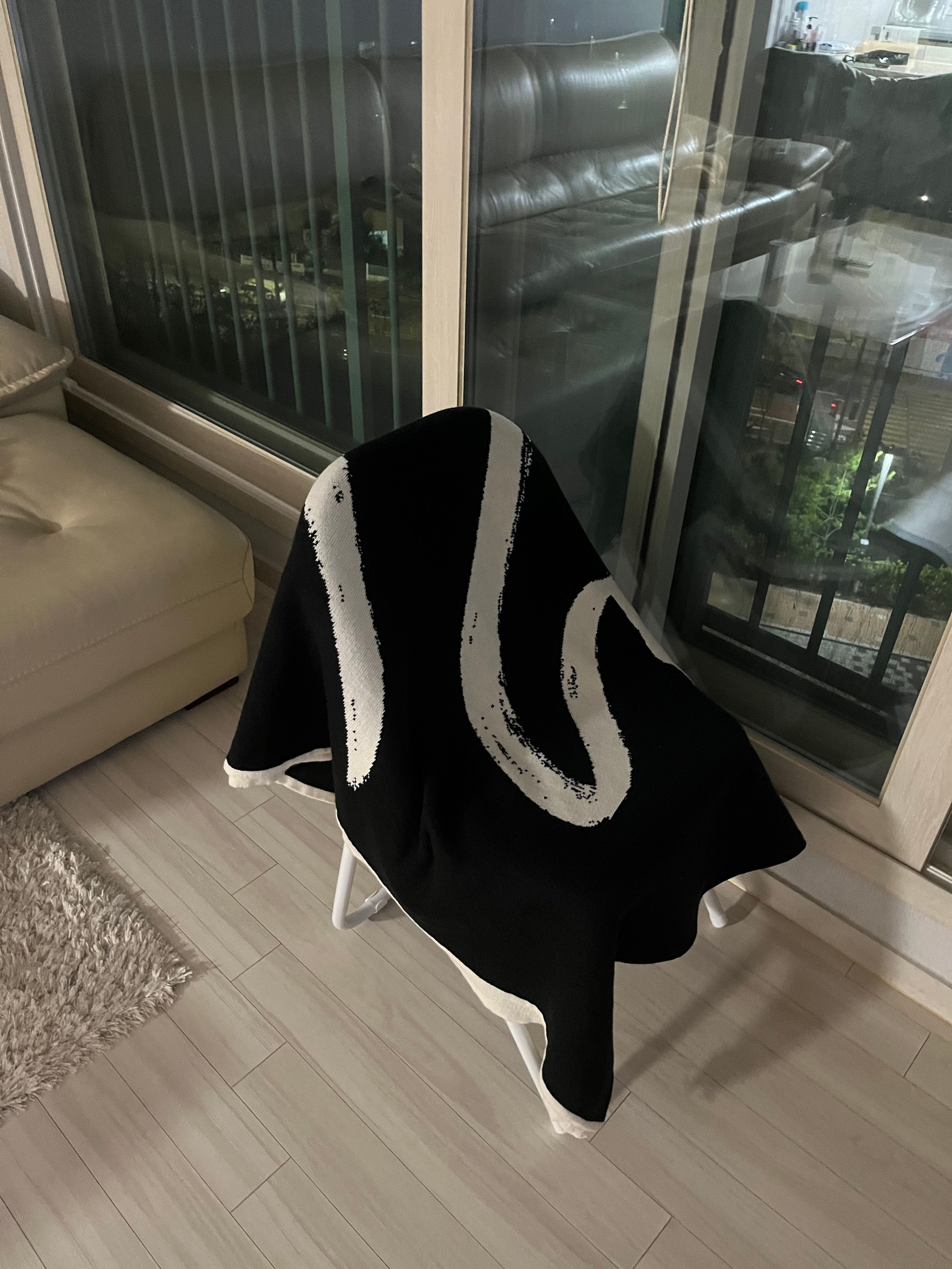 Brush Pattern Reversible Knit Blanket user photo