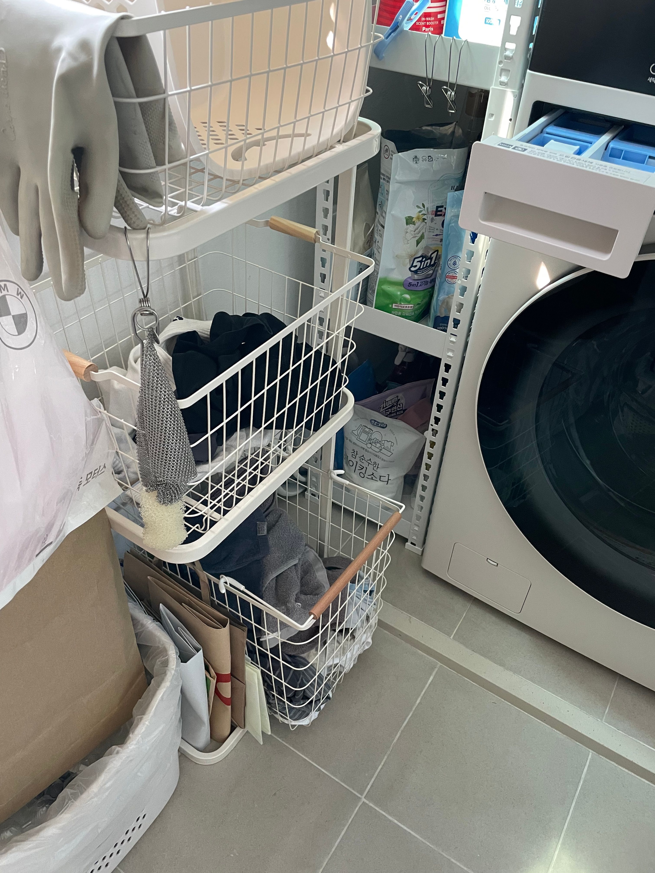 Rollbin Vibe 3-Tier Rolling Laundry Cart user photo