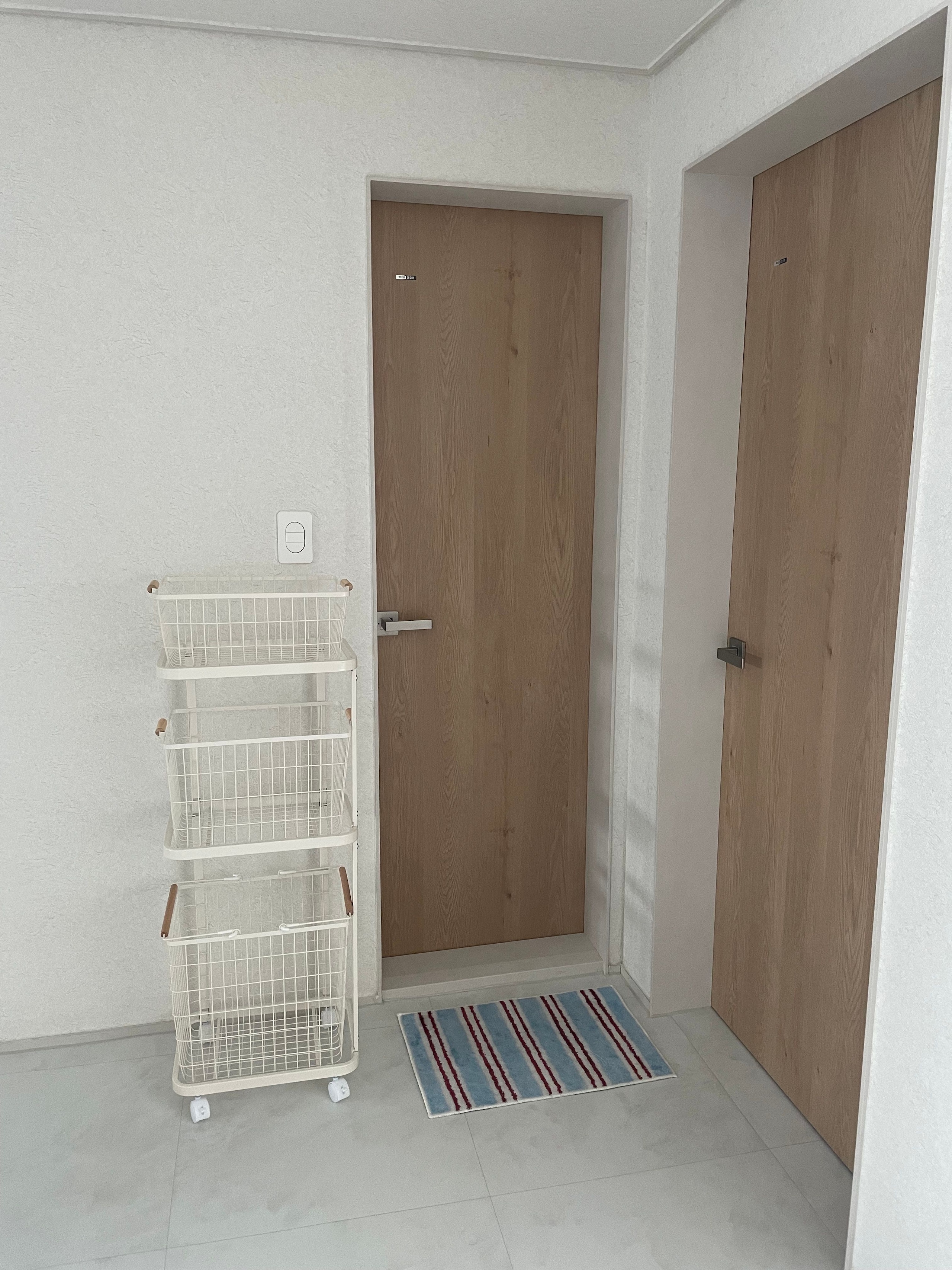 Rollbin Vibe 3-Tier Rolling Laundry Cart user photo
