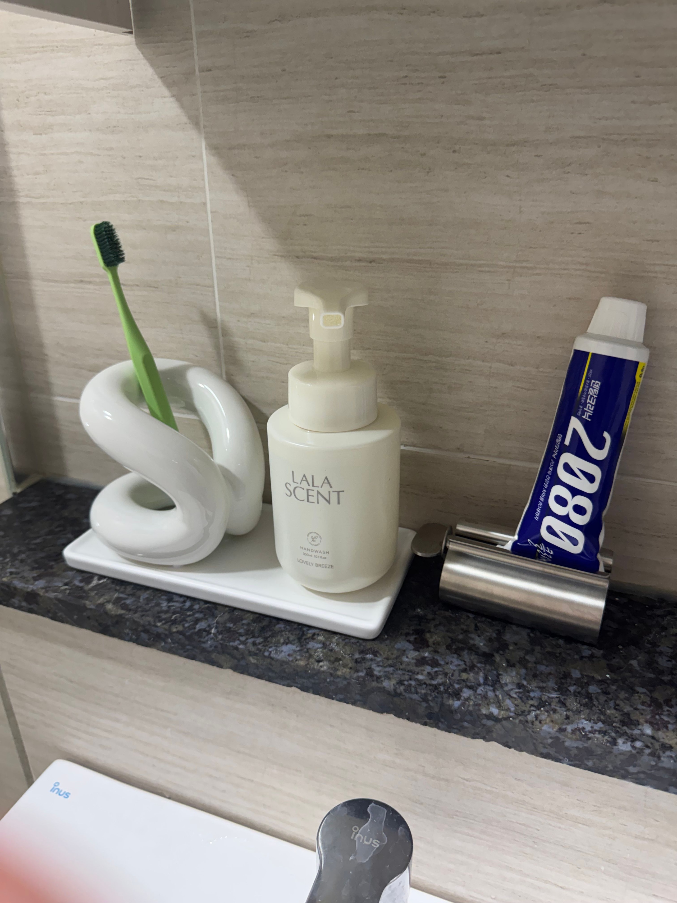 Ceramic Toothbrush Holder and Tray Set user photo