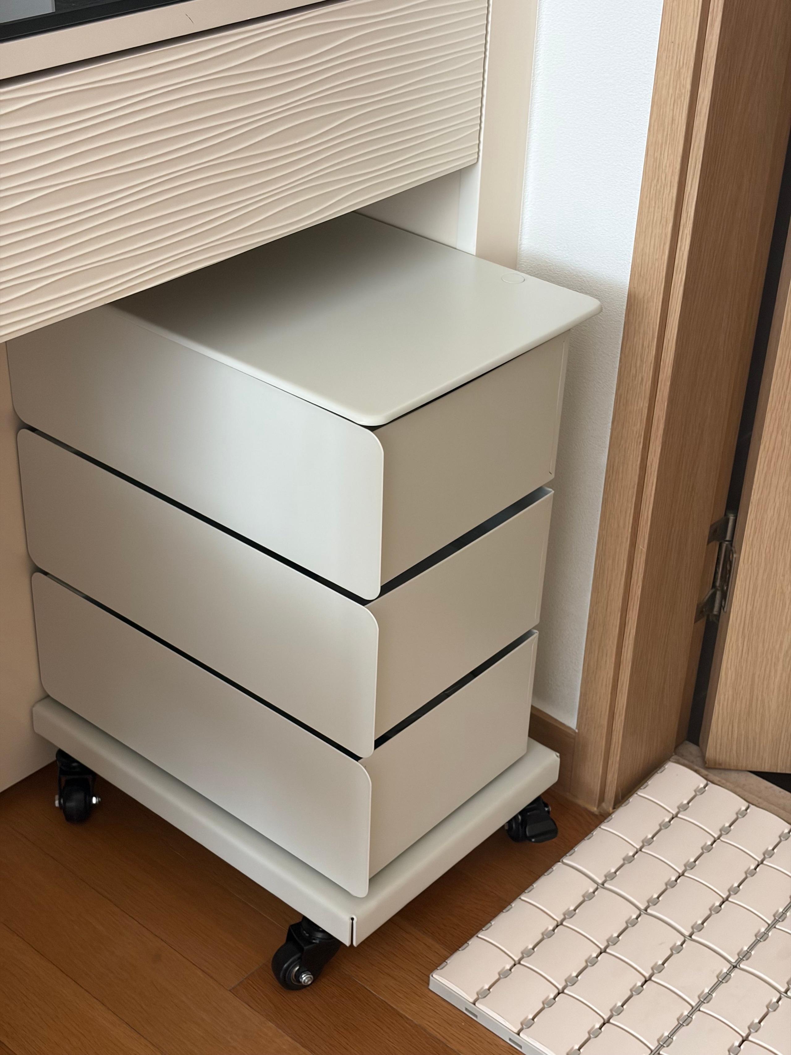 Tower Rotating Drawer Trolley user photo
