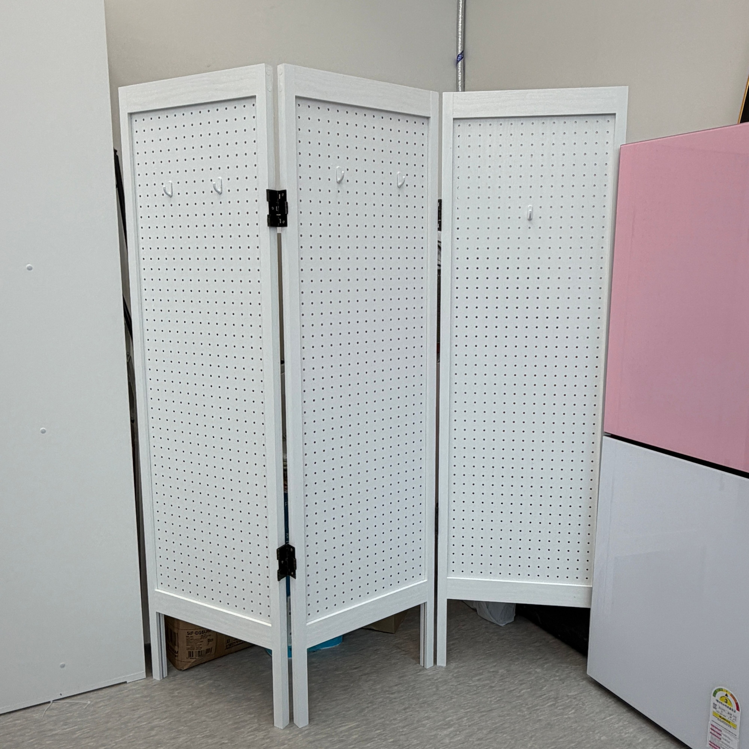 Vine 3-Panel Pegboard Standing Partition user photo