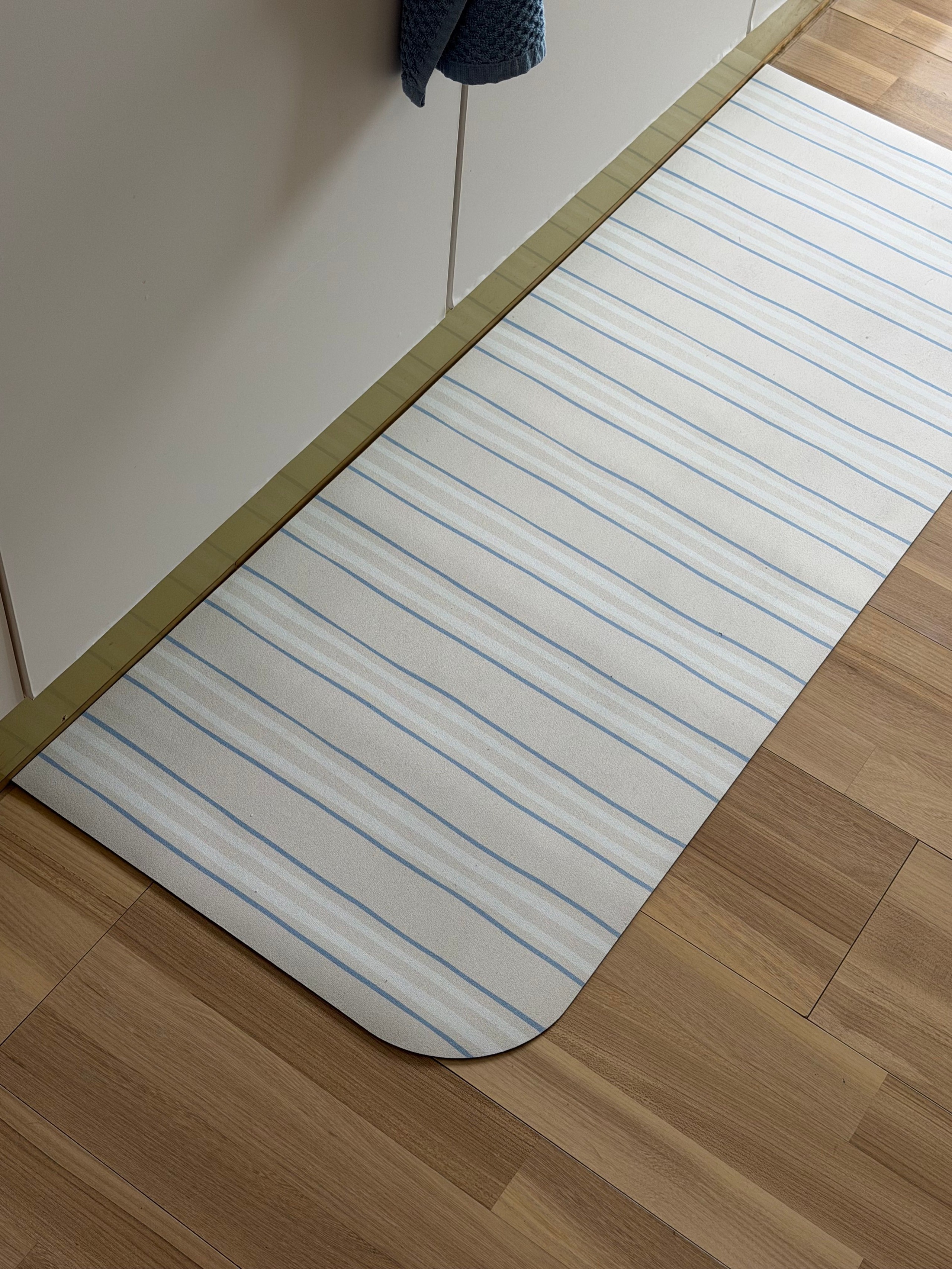 Washable Stripe Diatomite Shape Bath Mat user photo
