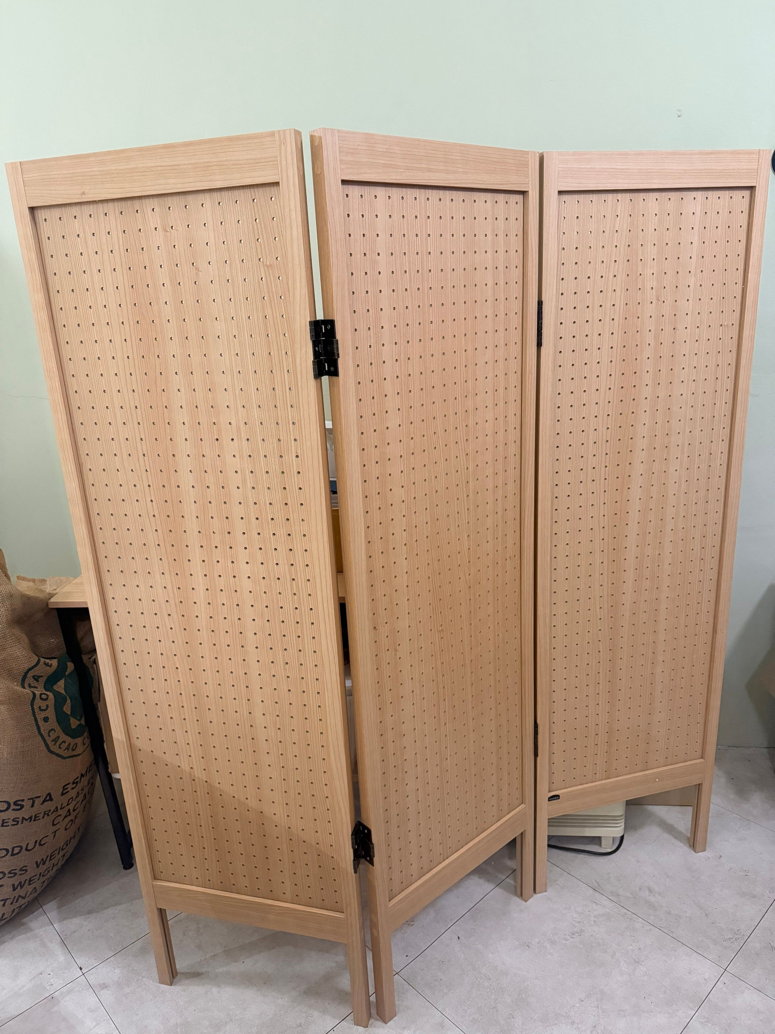 Vine 3-Panel Pegboard Standing Partition user photo