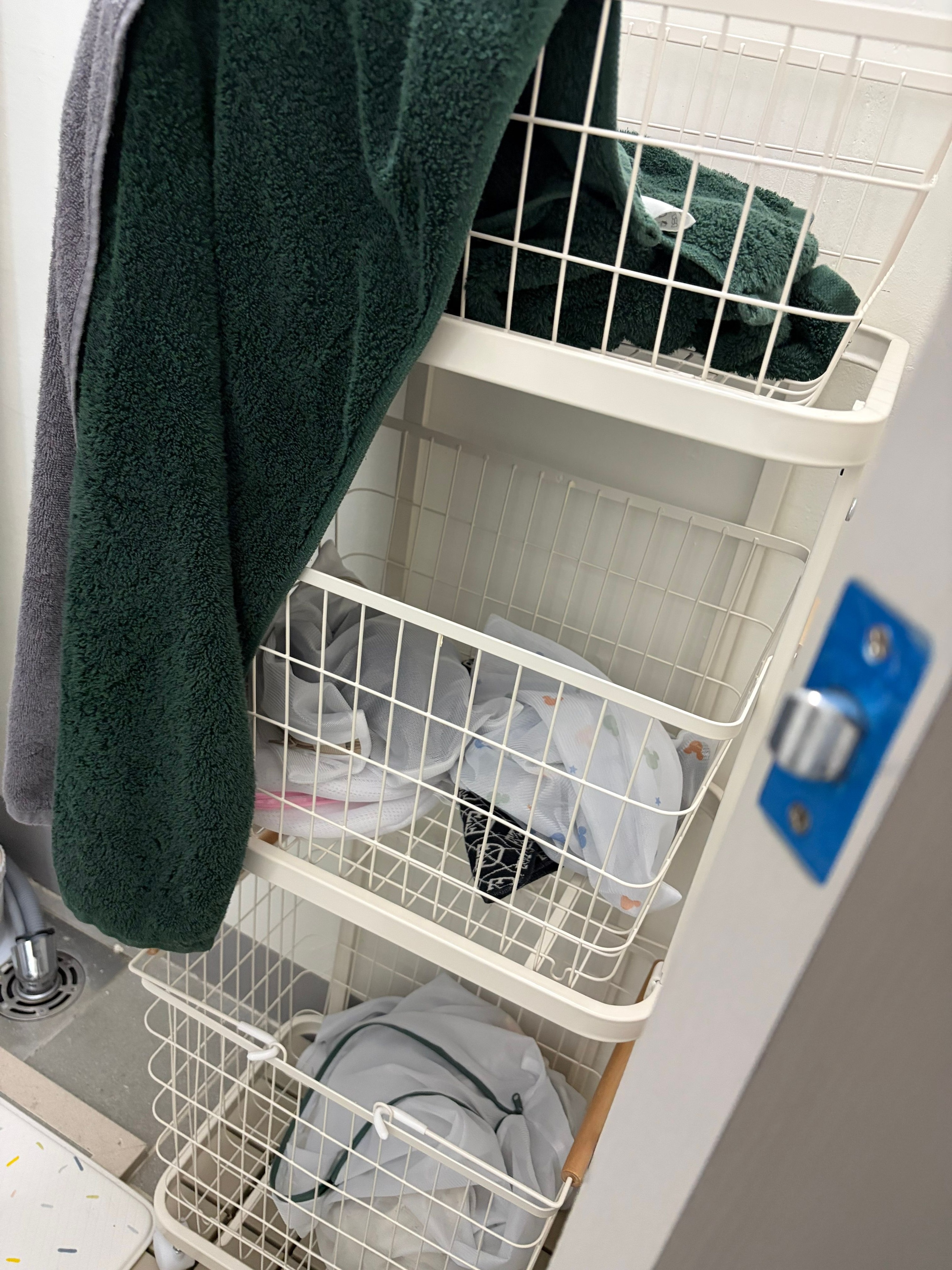 Rollbin Vibe 3-Tier Rolling Laundry Cart user photo