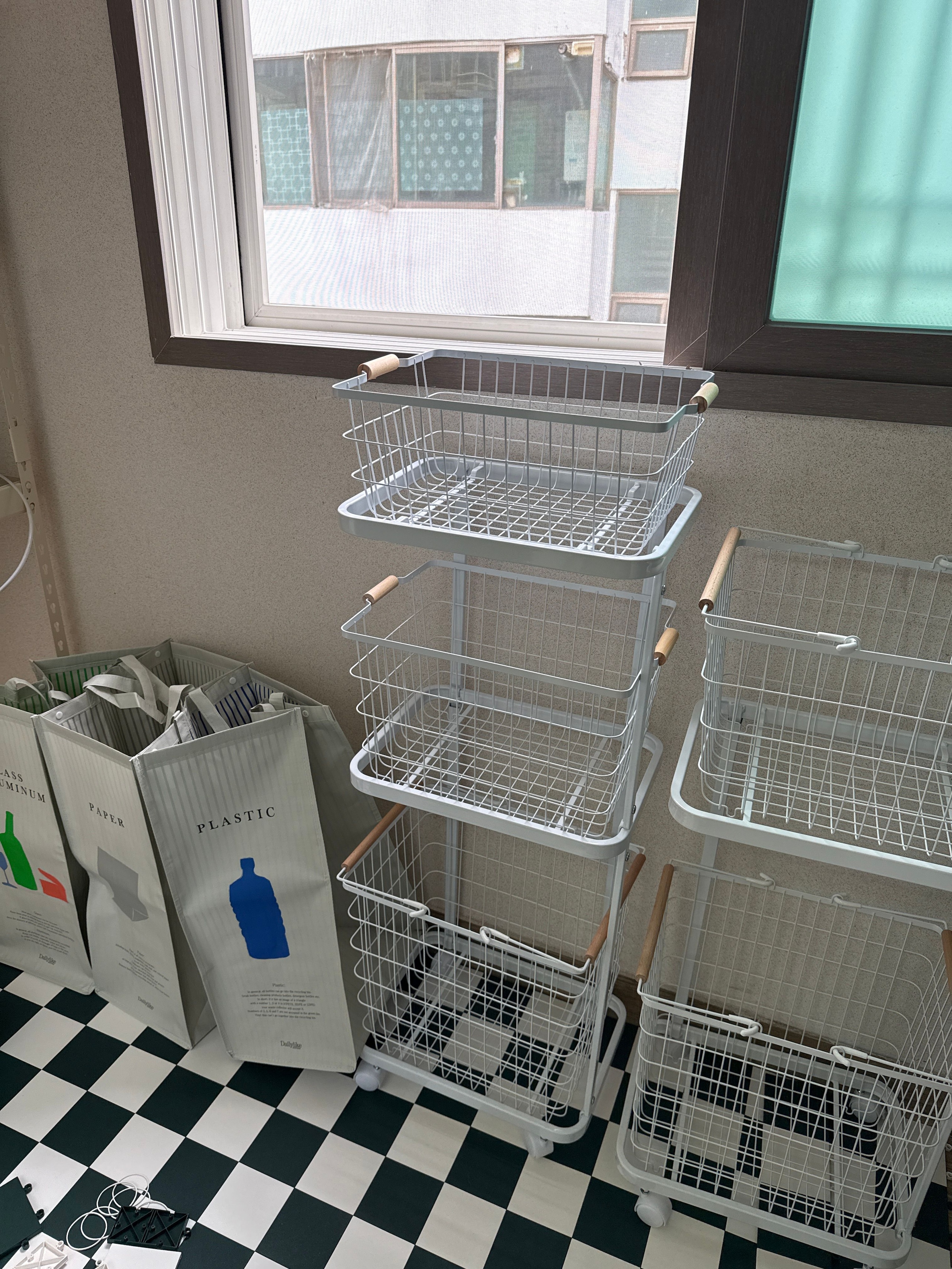 Rollbin Vibe 3-Tier Rolling Laundry Cart user photo