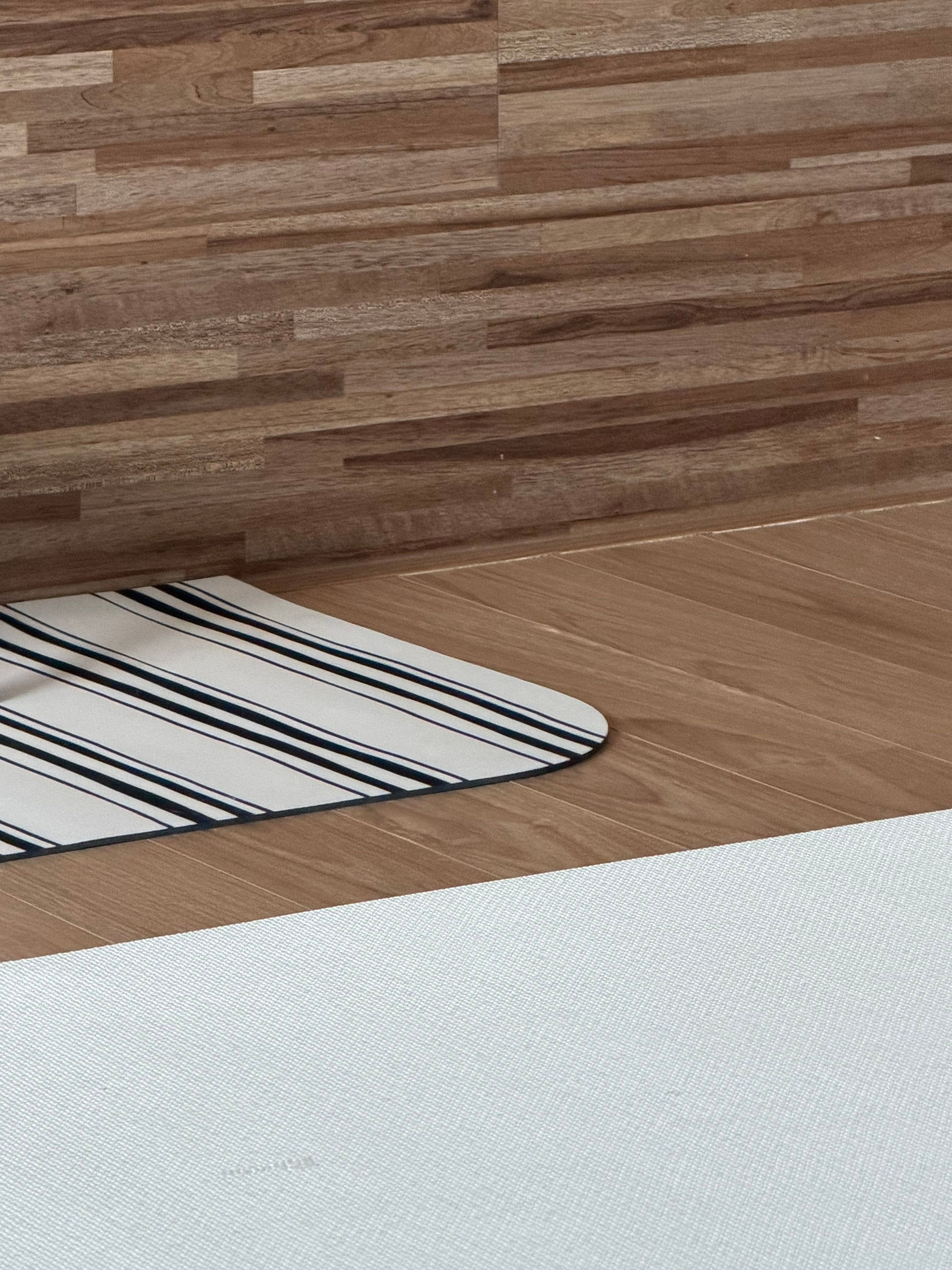 Washable Stripe Diatomite Shape Bath Mat user photo