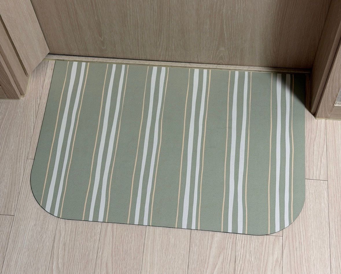 Washable Stripe Diatomite Shape Bath Mat user photo