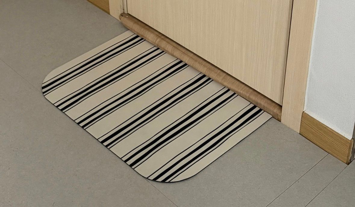 Washable Stripe Diatomite Shape Bath Mat user photo