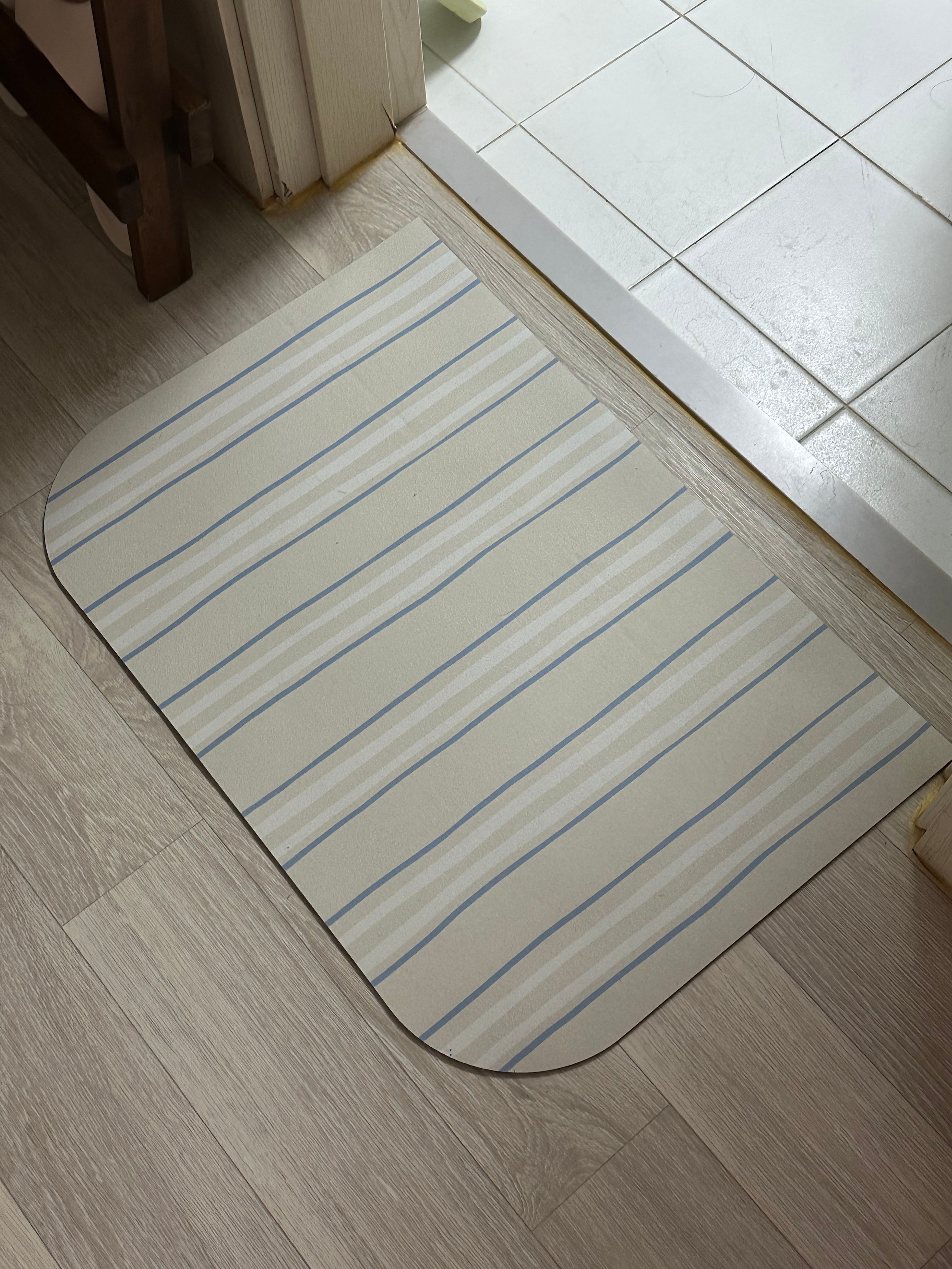 Washable Stripe Diatomite Shape Bath Mat user photo