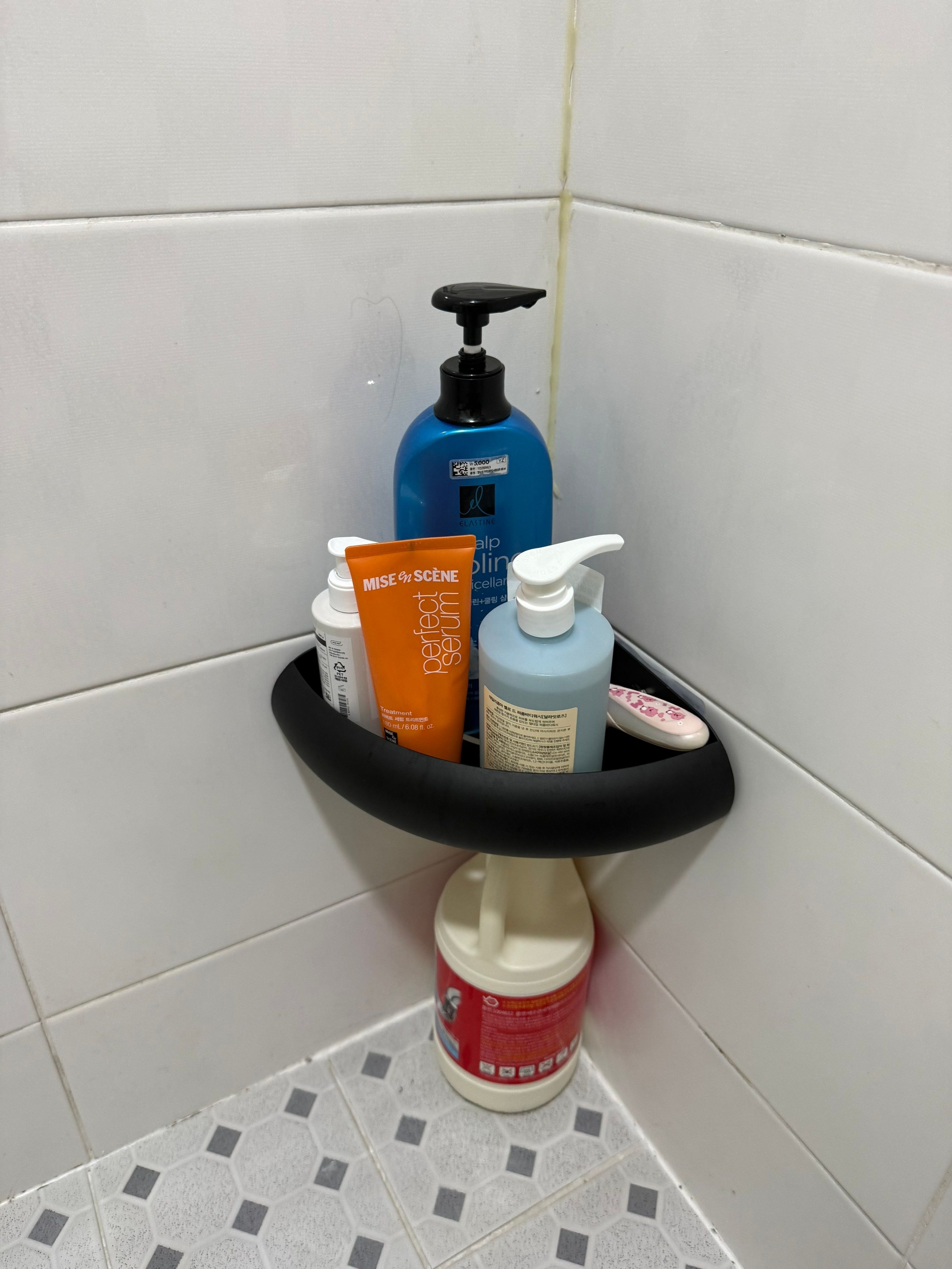No-Drill Aluminum Bathroom Corner Shelf user photo