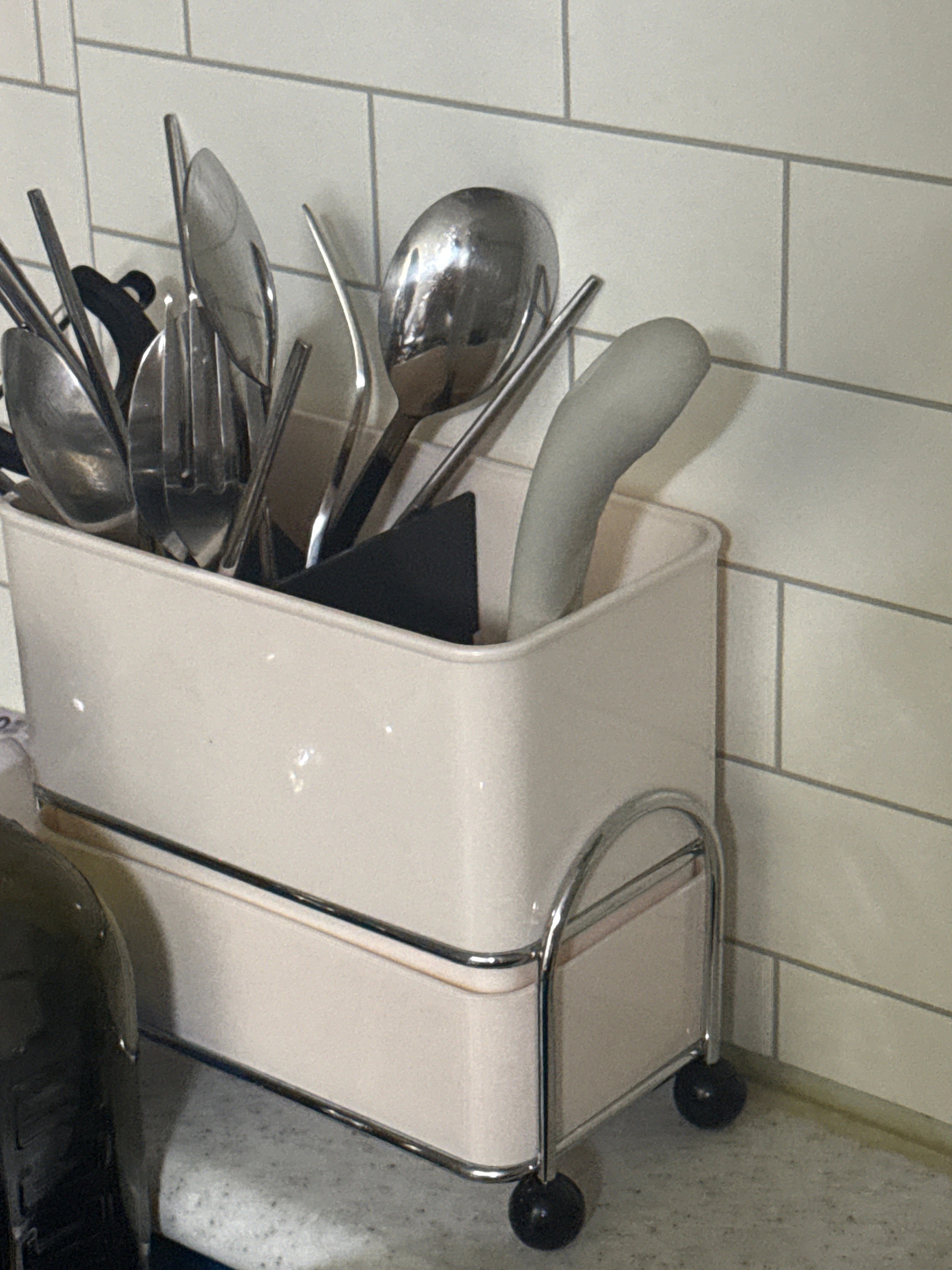Bauhaus 2-Compartment Draining Cutlery & Utensil Holder user photo