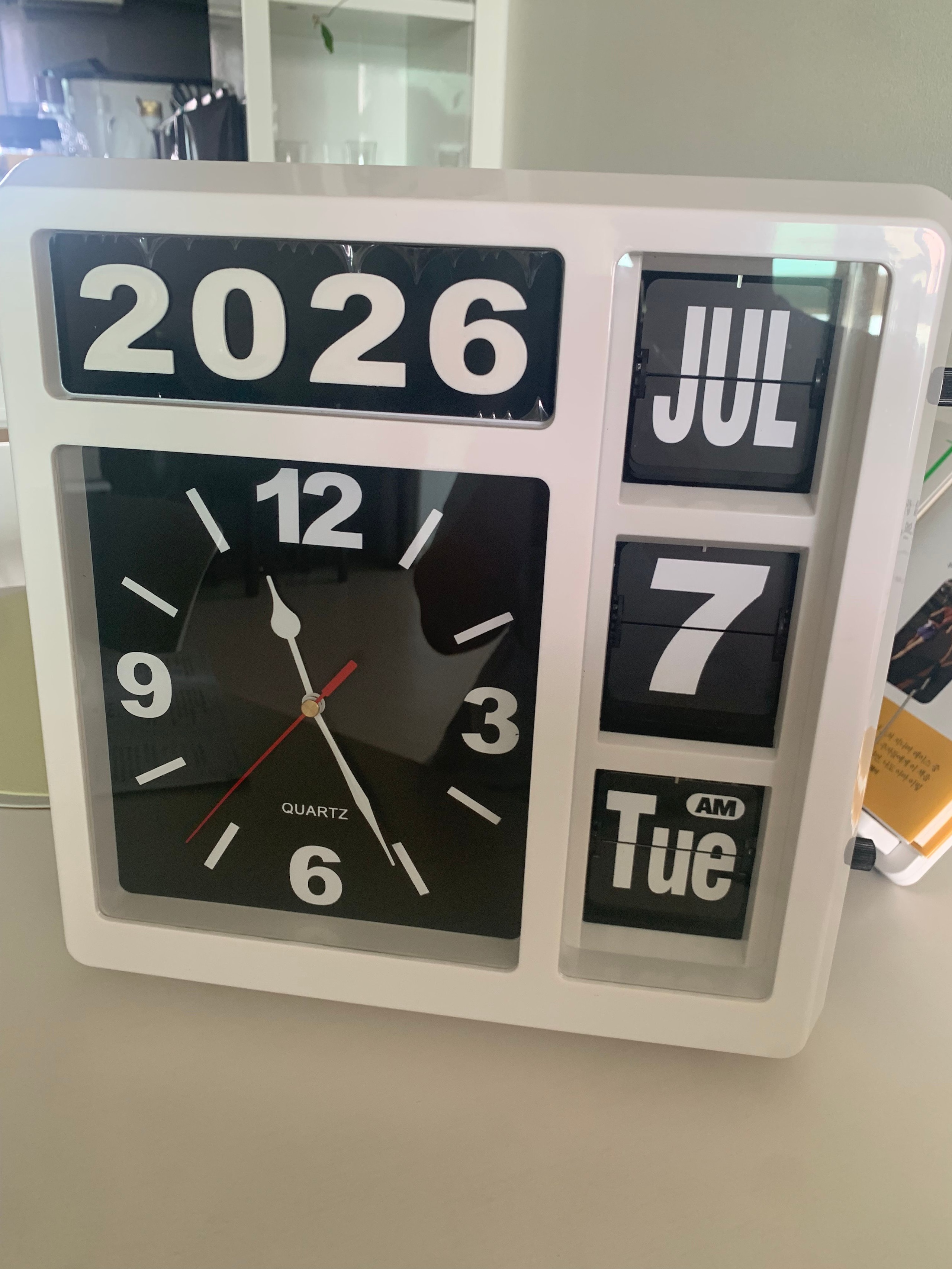 Wemble Silent Flip Perpetual Calendar Wall Clock user photo