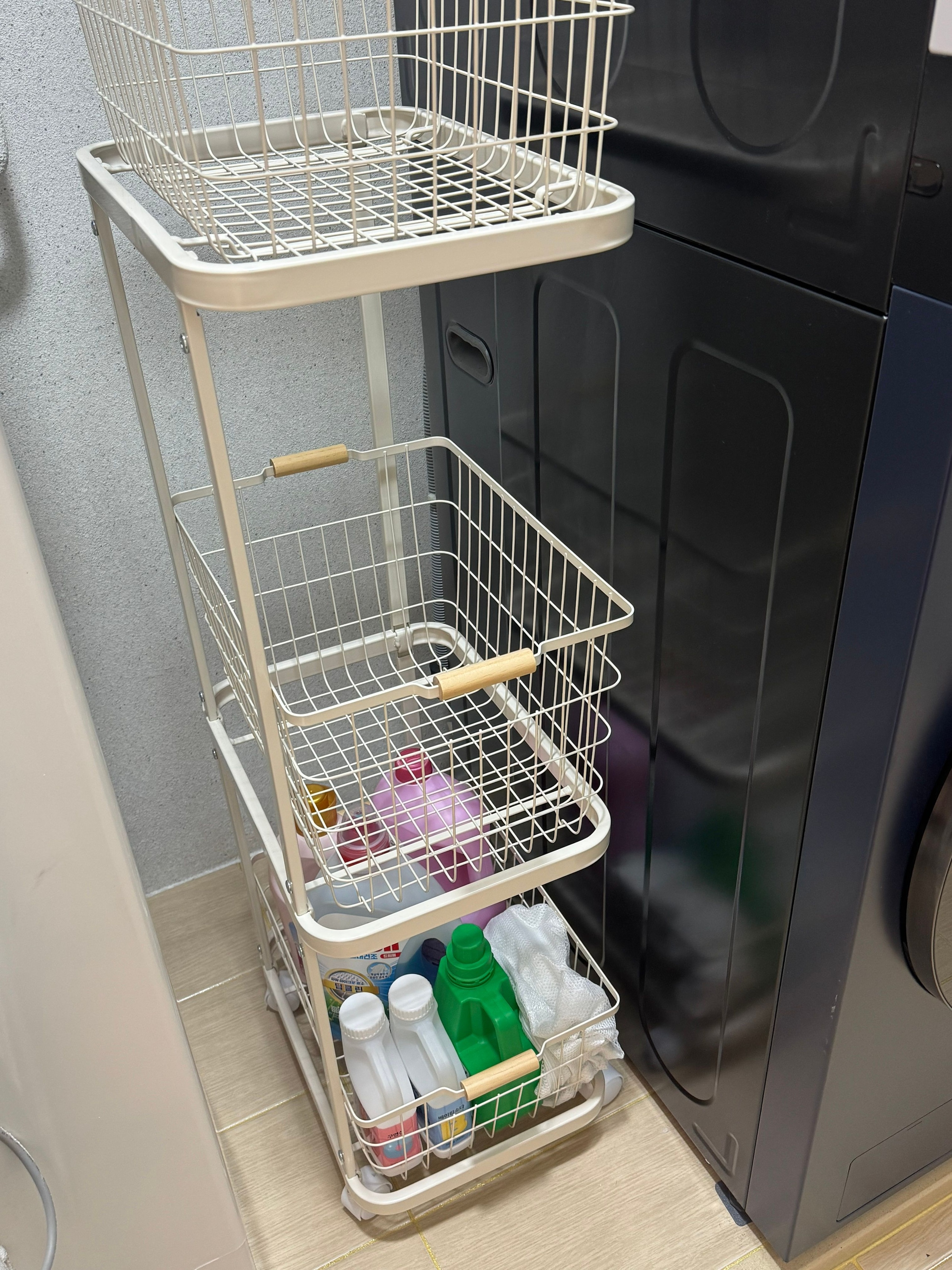 Rollbin Vibe 3-Tier Rolling Laundry Cart user photo