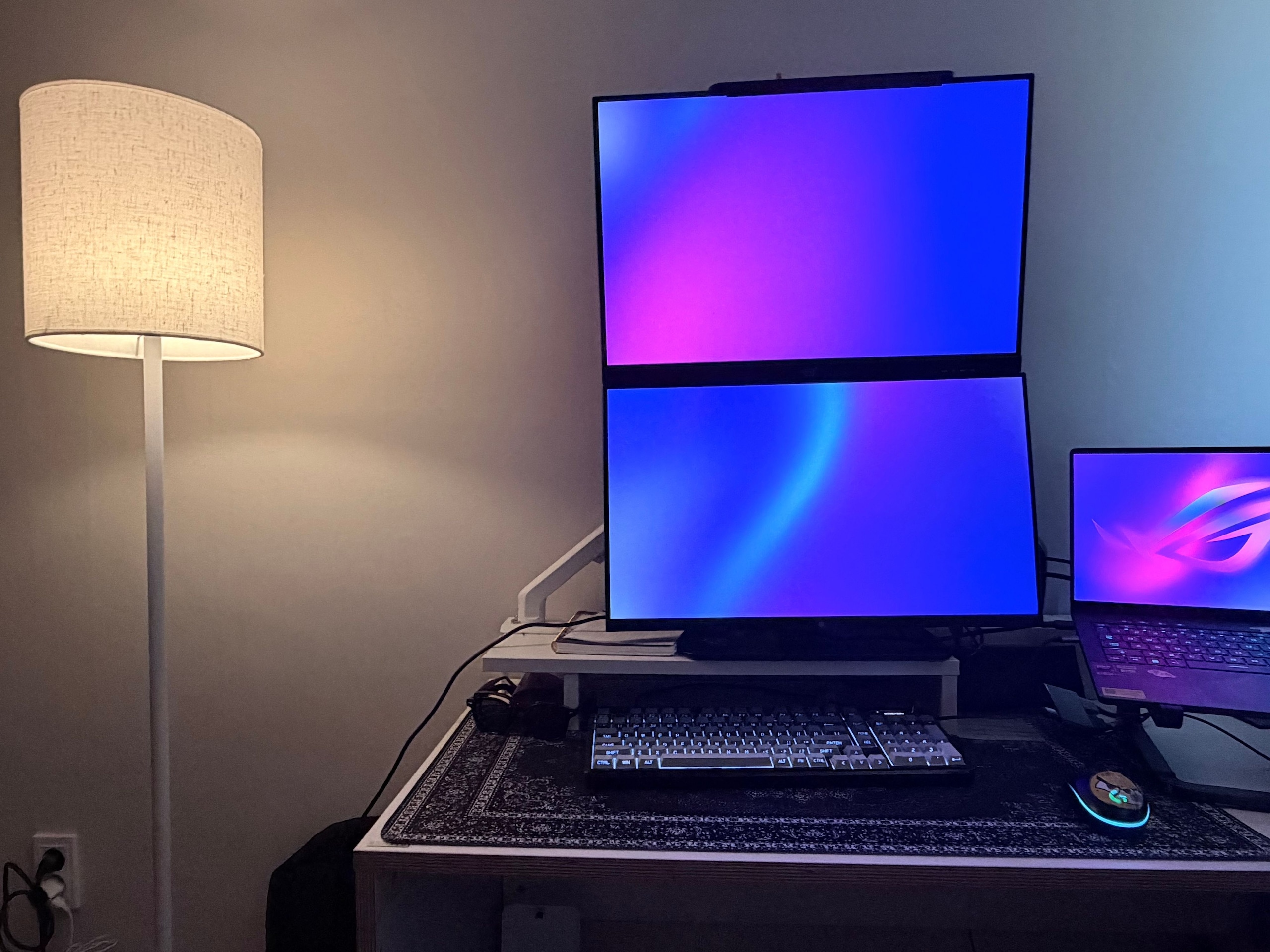 Bridge E0 Corner Desk & Bookshelf Set user photo