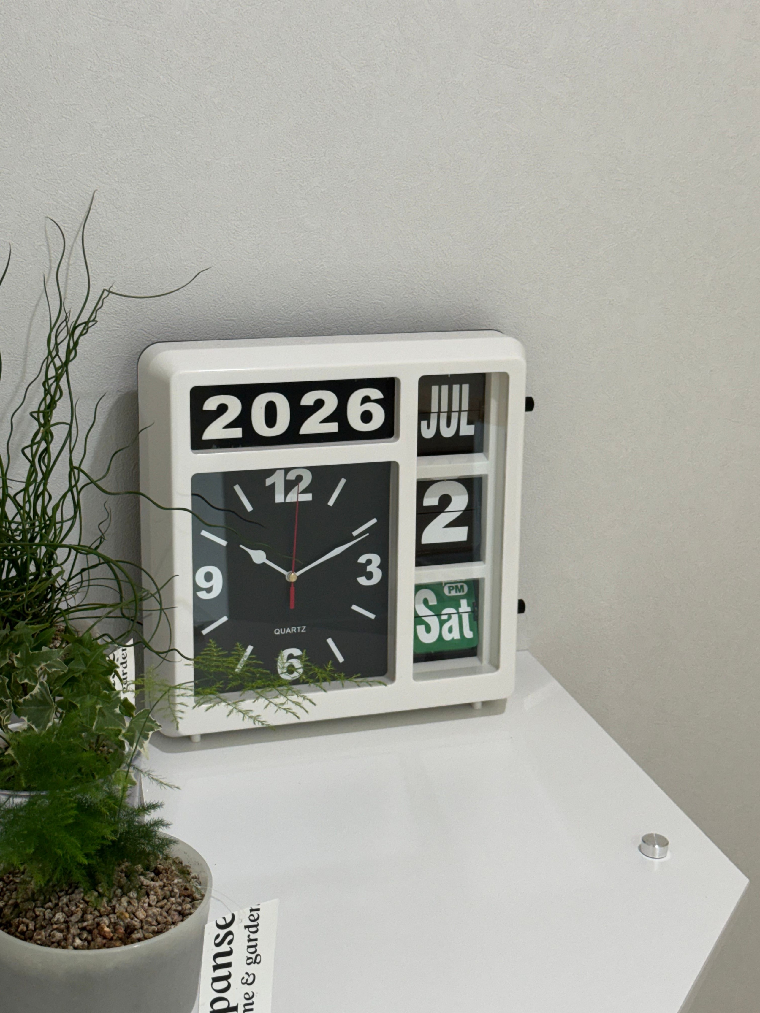 Wemble Silent Flip Perpetual Calendar Wall Clock user photo