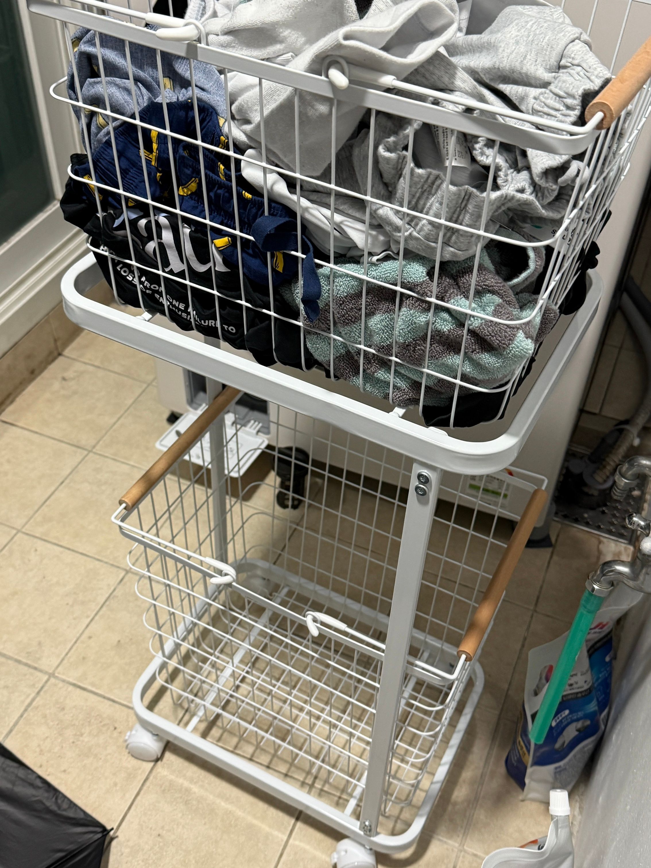 Rollbin Vibe 3-Tier Rolling Laundry Cart user photo