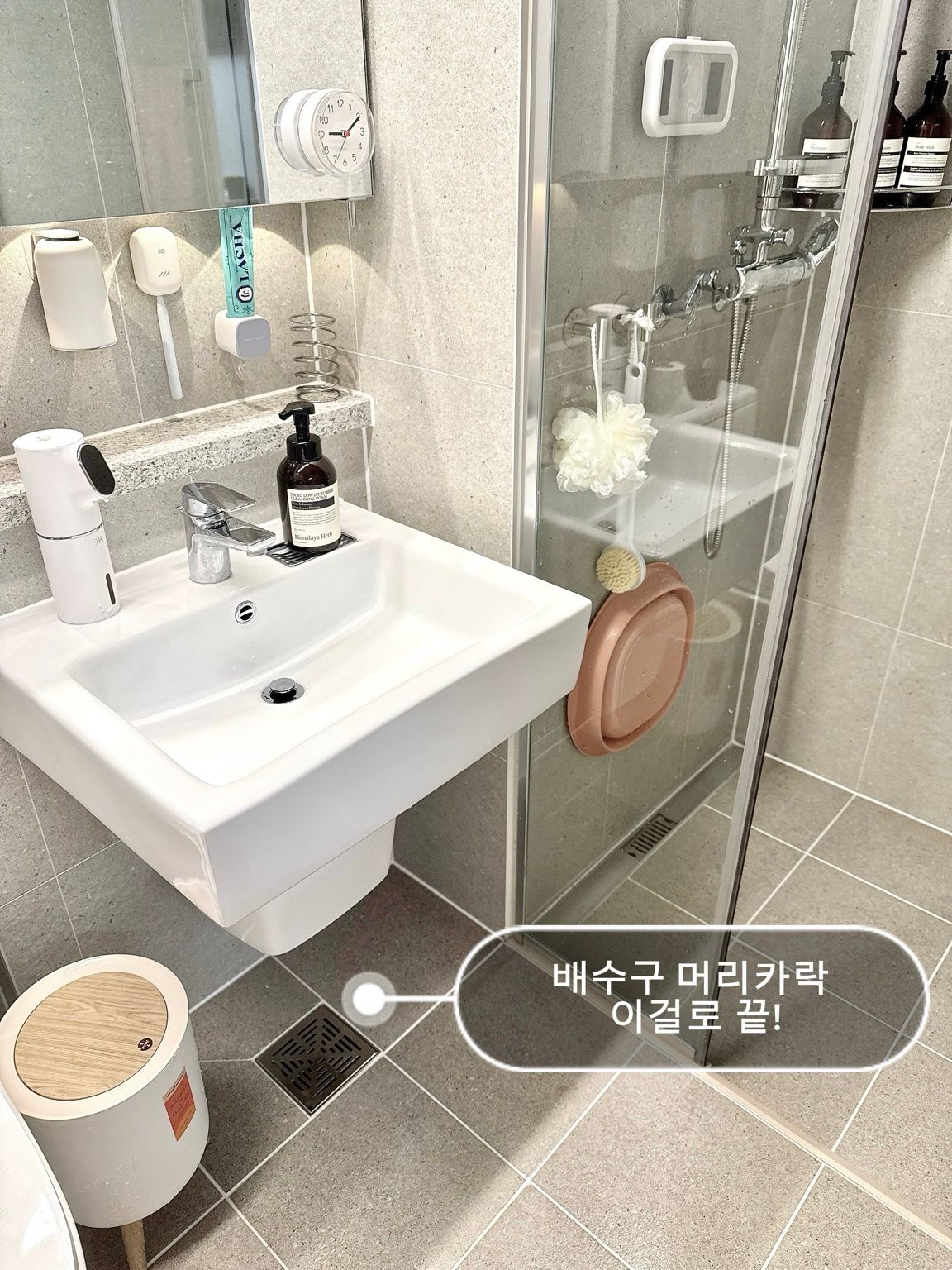 304 Stainless Steel Adhesive T-Shaped Wall Hook user photo