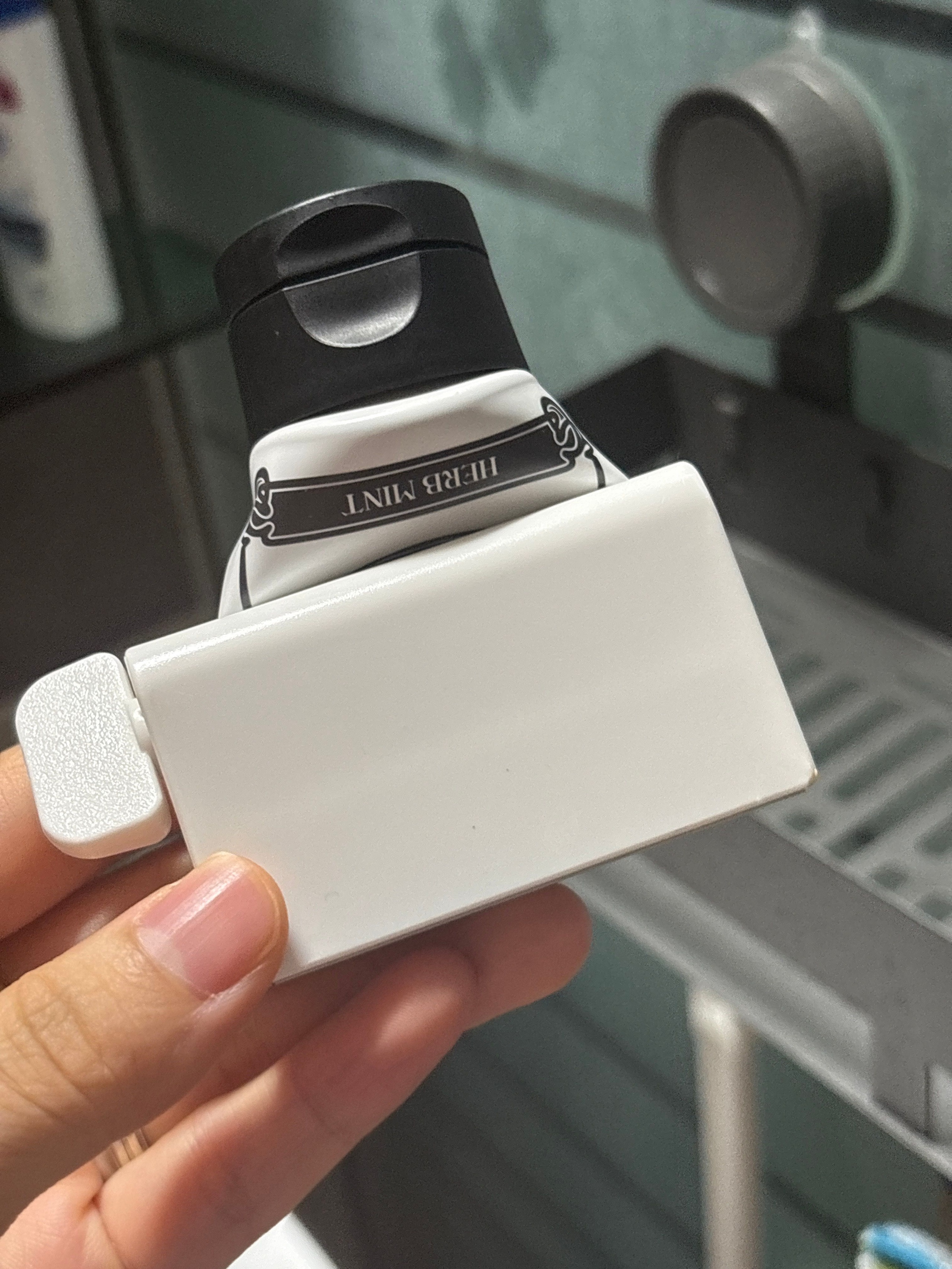 Easy Squeeze Toothpaste Dispenser user photo