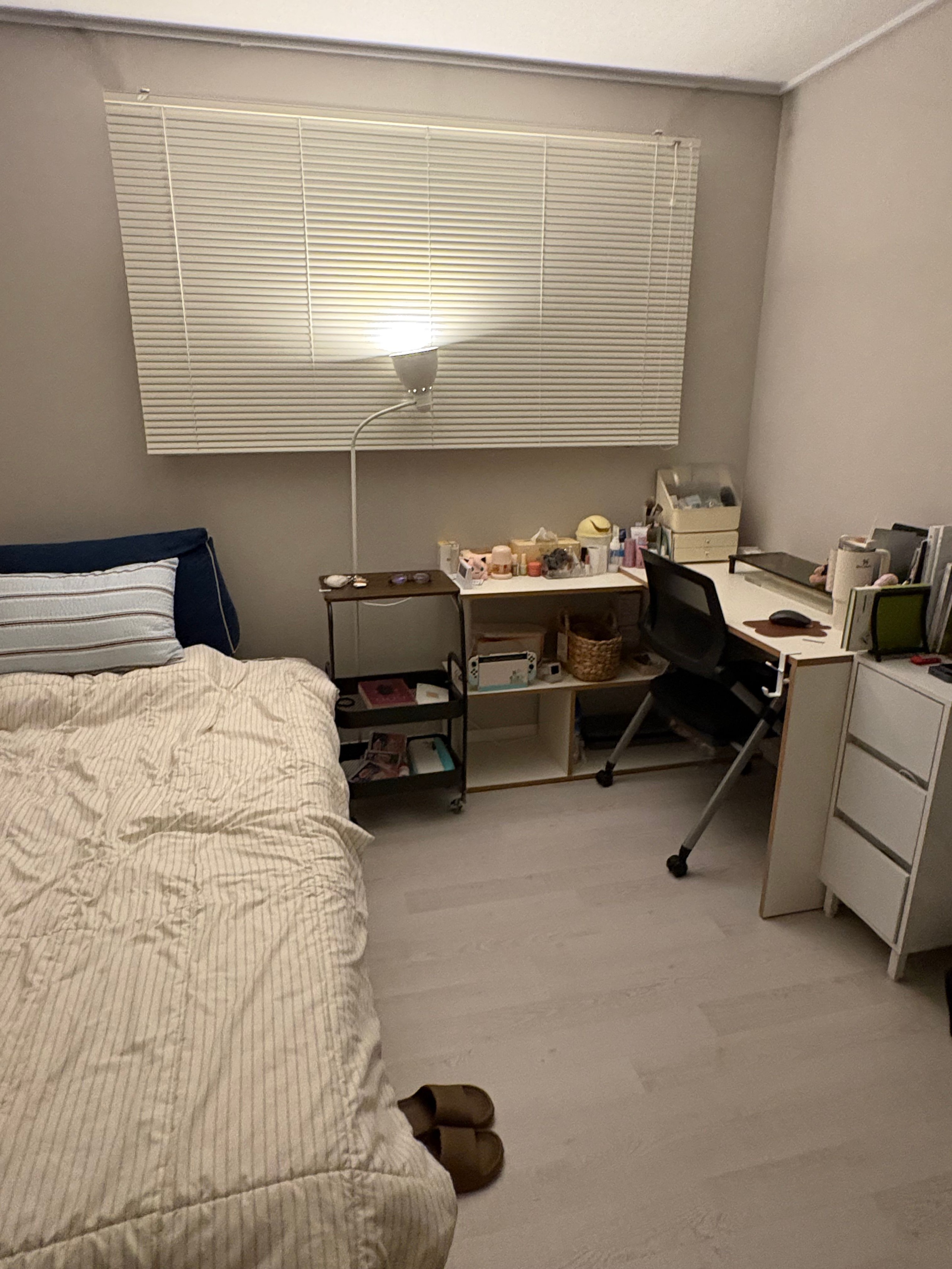 Bridge E0 Corner Desk & Bookshelf Set user photo