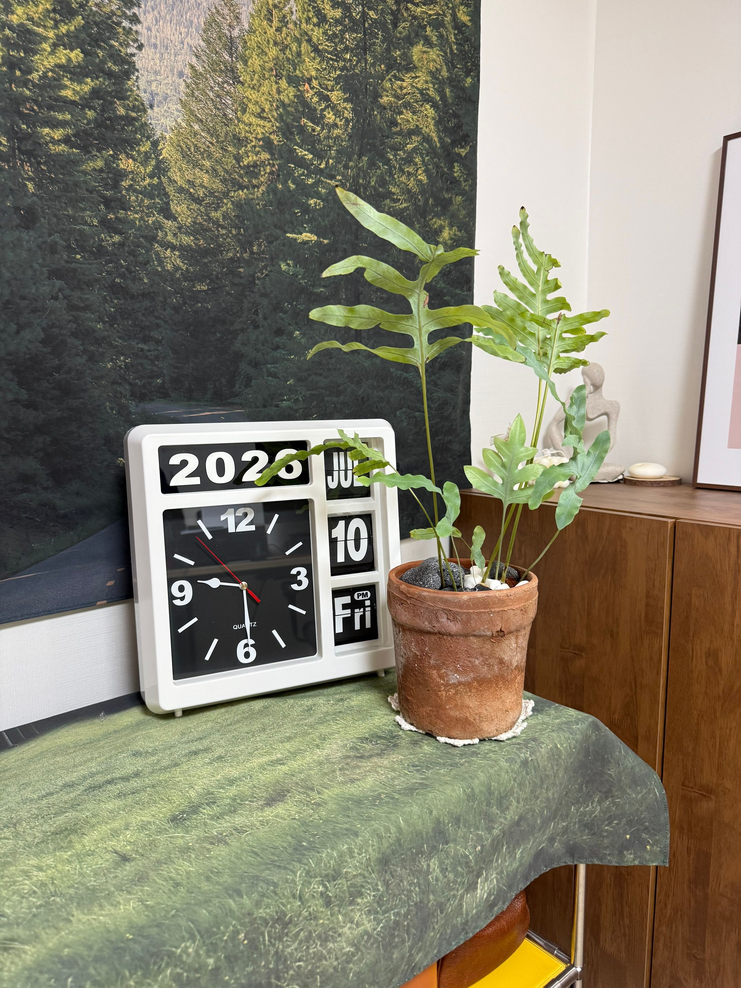 Wemble Silent Flip Perpetual Calendar Wall Clock user photo