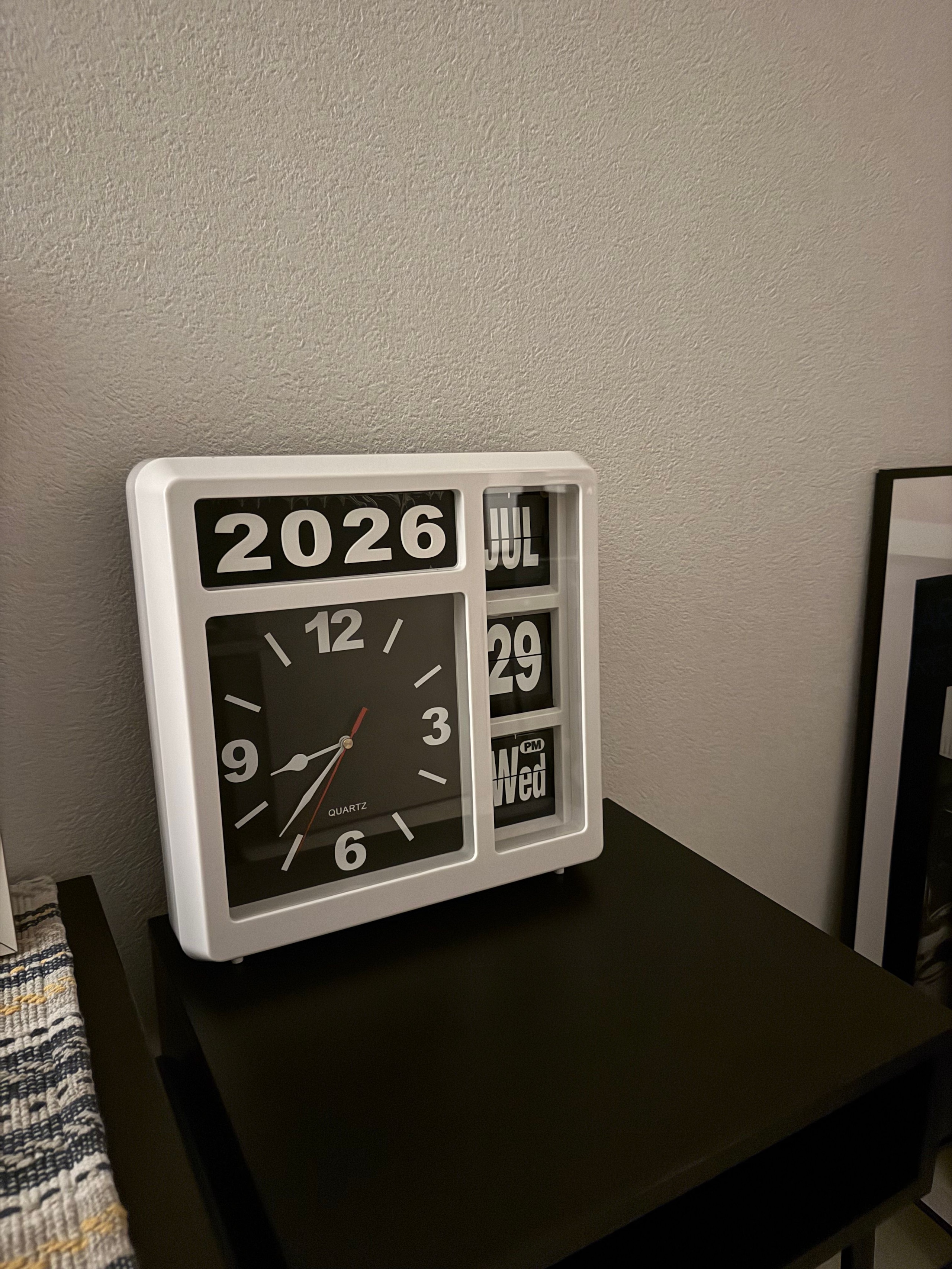 Wemble Silent Flip Perpetual Calendar Wall Clock user photo