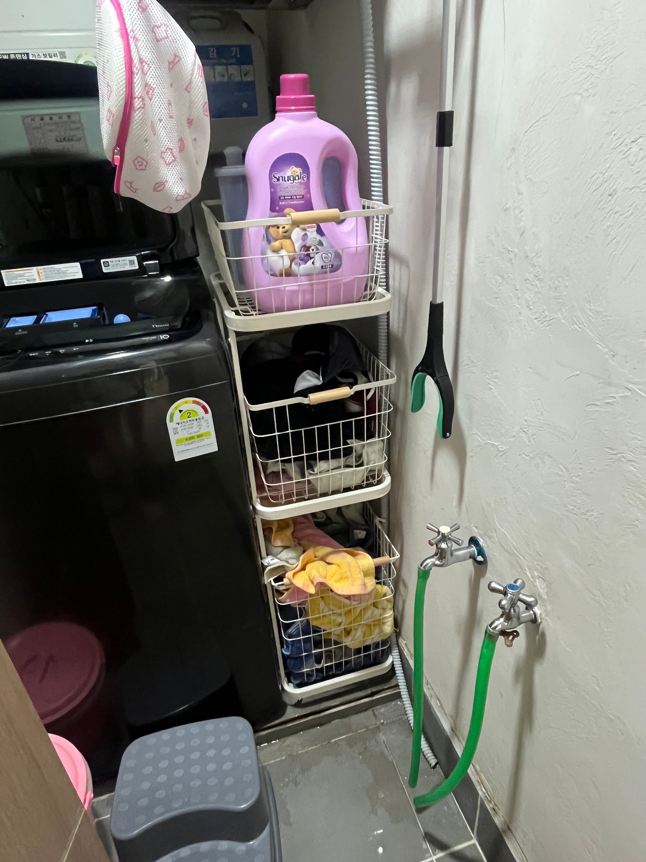 Rollbin Vibe 3-Tier Rolling Laundry Cart user photo