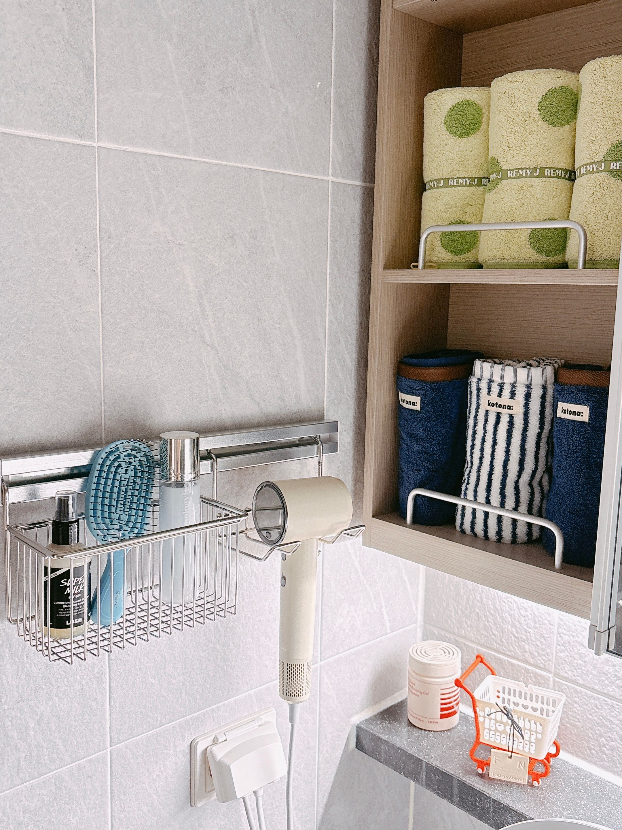 Modular Wall Rail Storage Organizer user photo