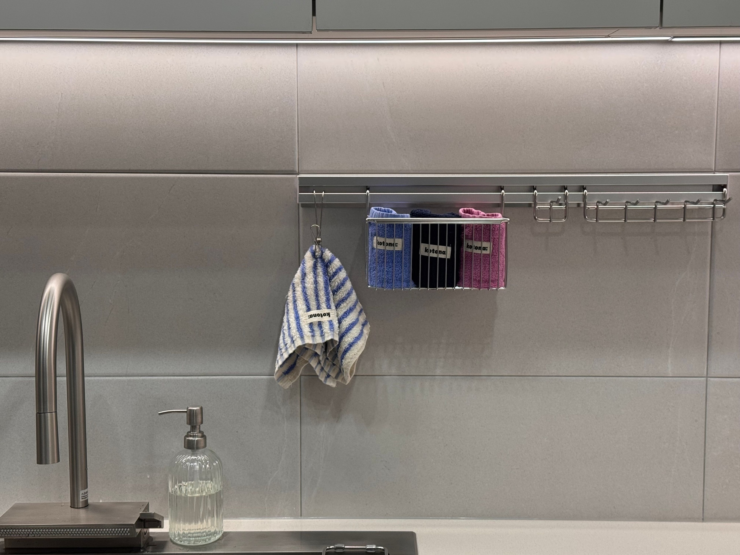 Modular Wall Rail Storage Organizer user photo