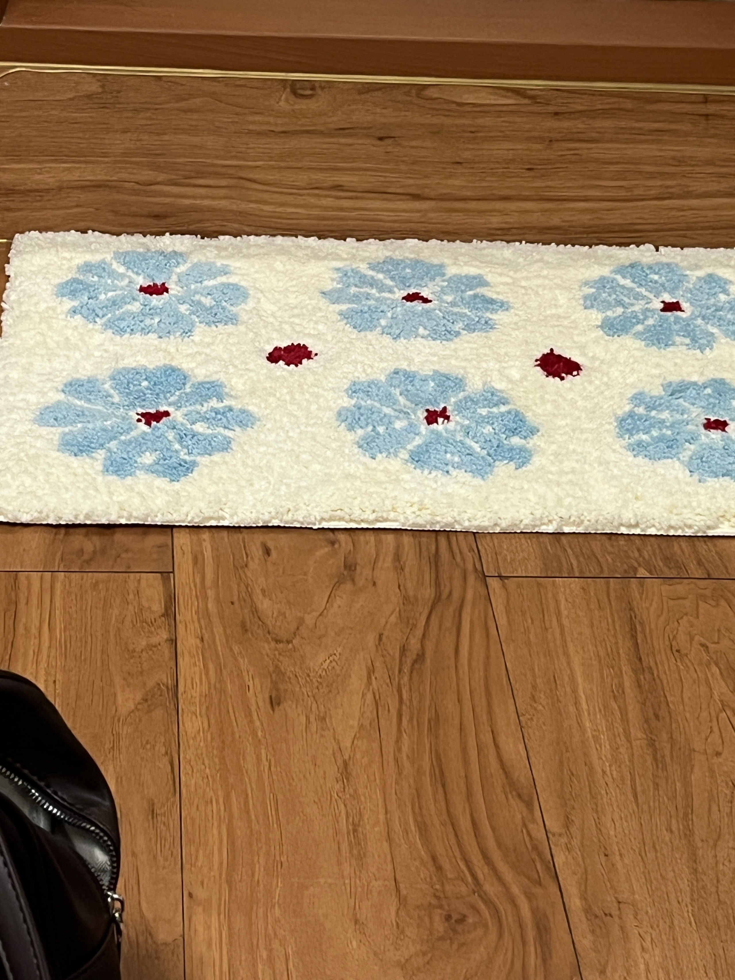Camellia Ivory Accent Rug user photo