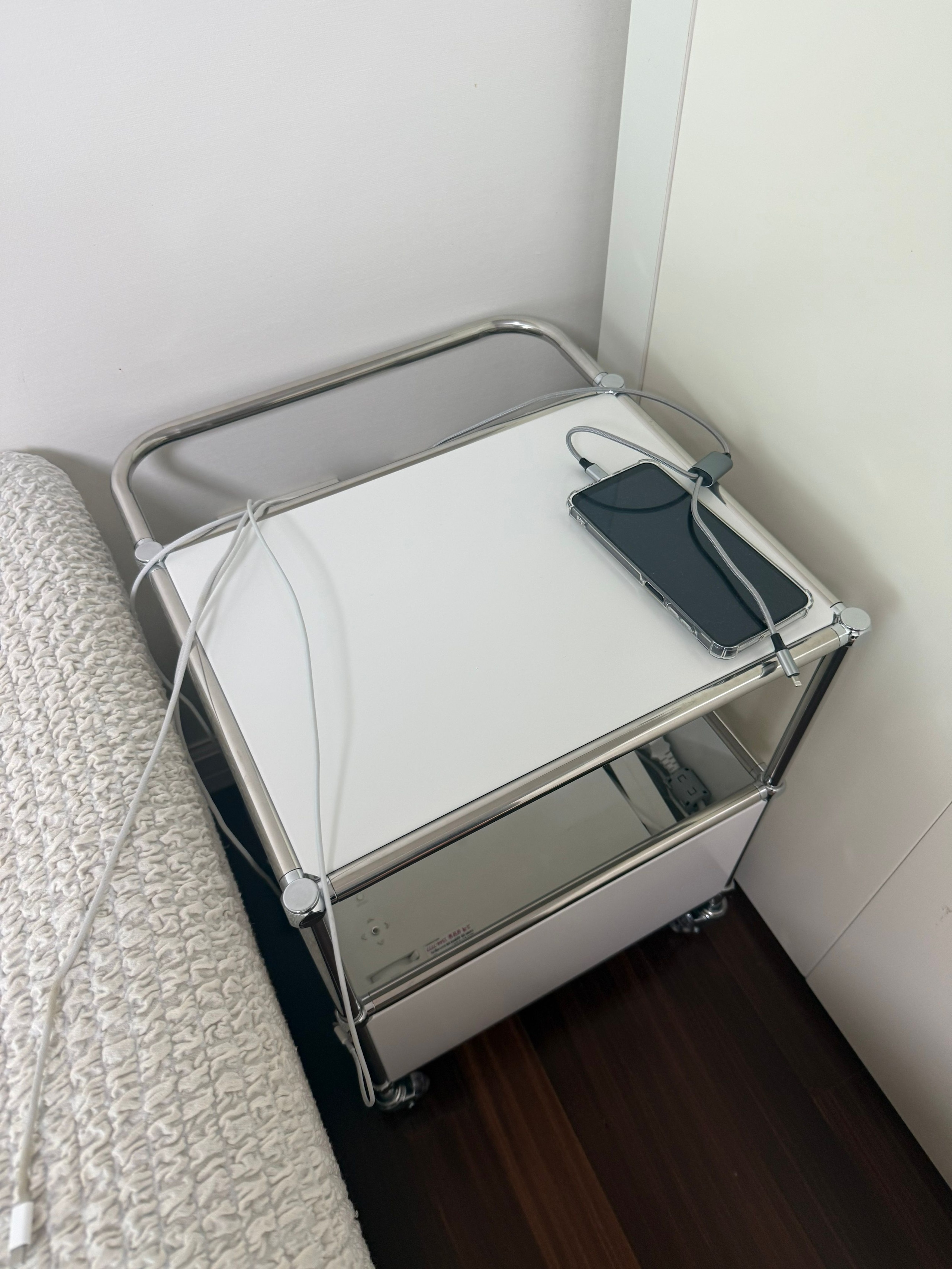 Ink Cube Modern Rolling Bar Cart user photo