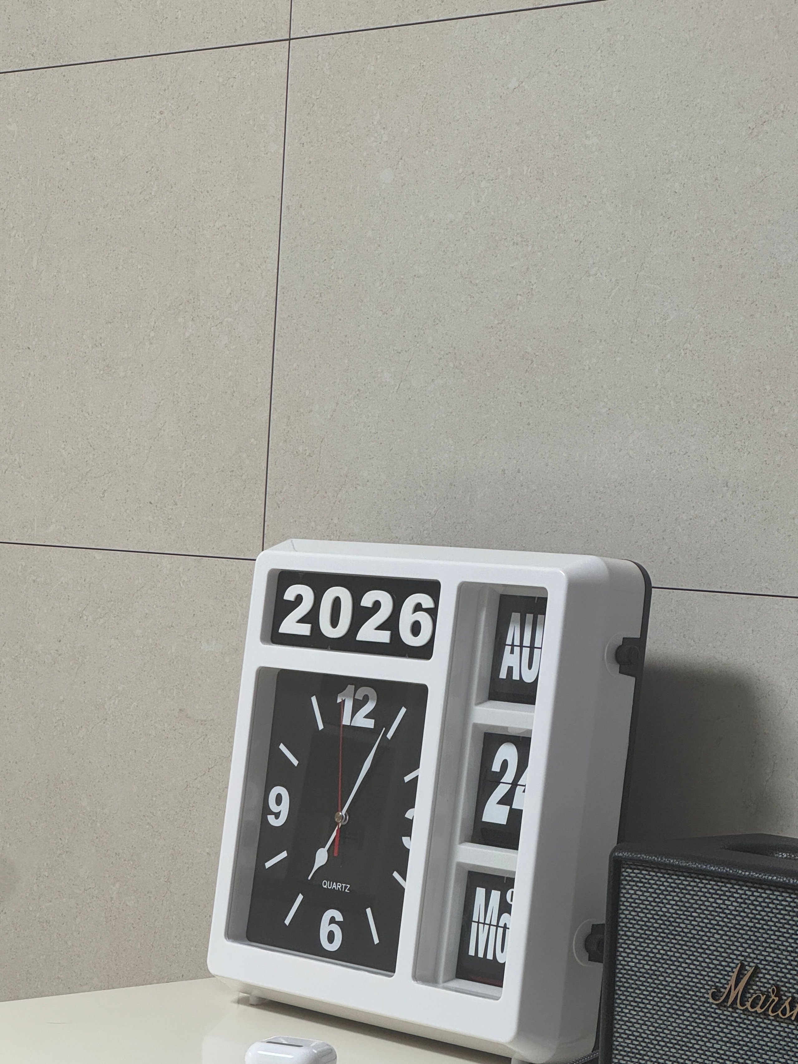 Wemble Silent Flip Perpetual Calendar Wall Clock user photo