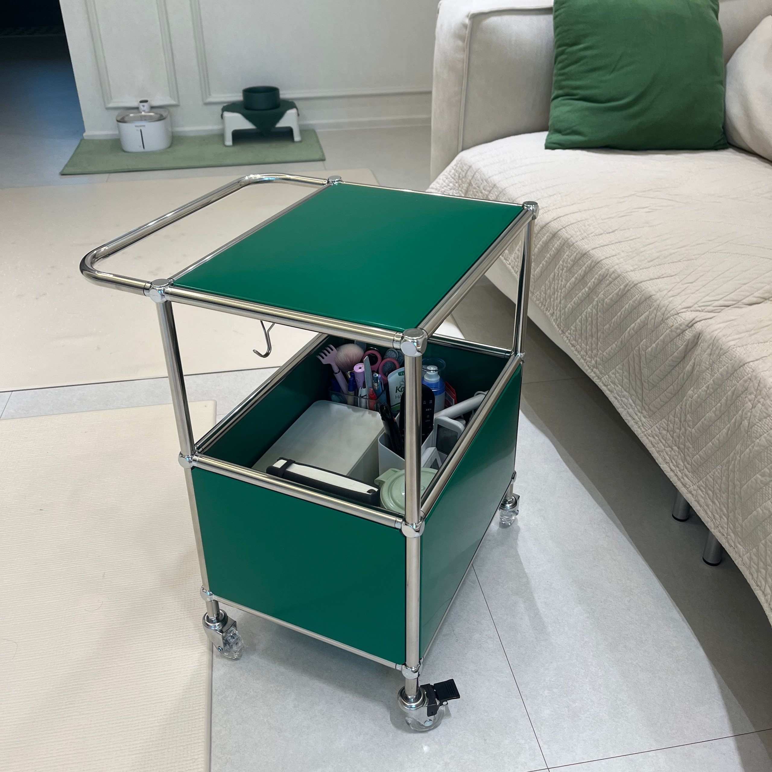 Ink Cube Modern Rolling Bar Cart user photo