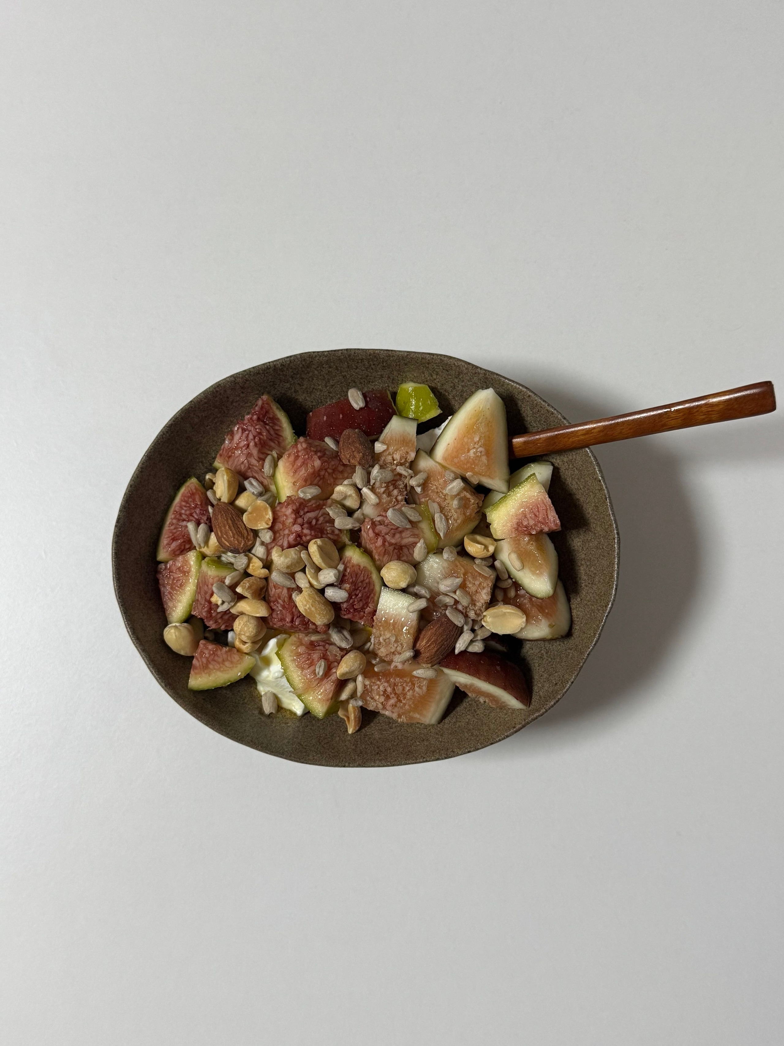Neoul Handmade Footed Oval Pasta Bowl – Medium user photo