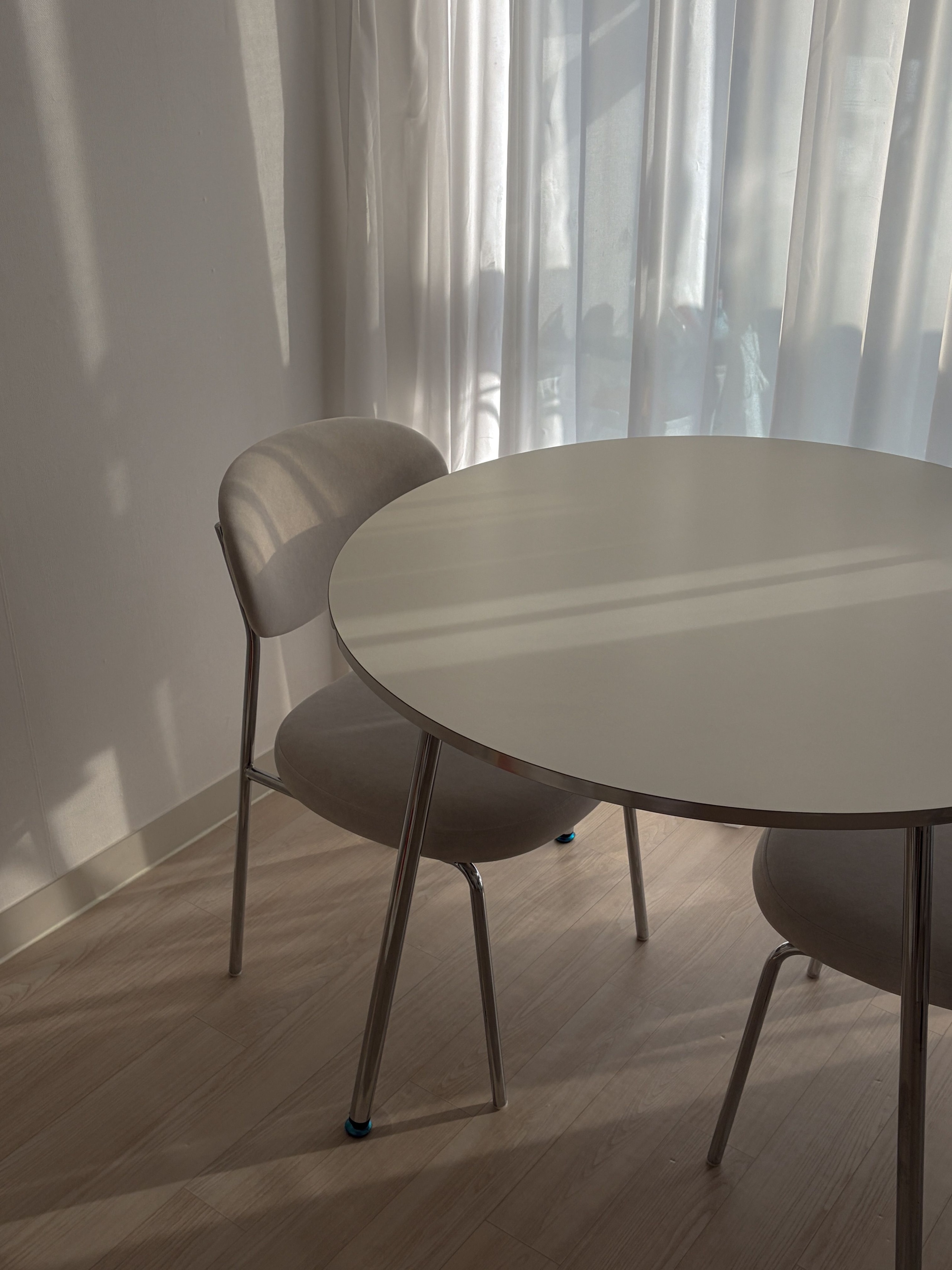 Modern Chrome Round Dining Table - 39.4