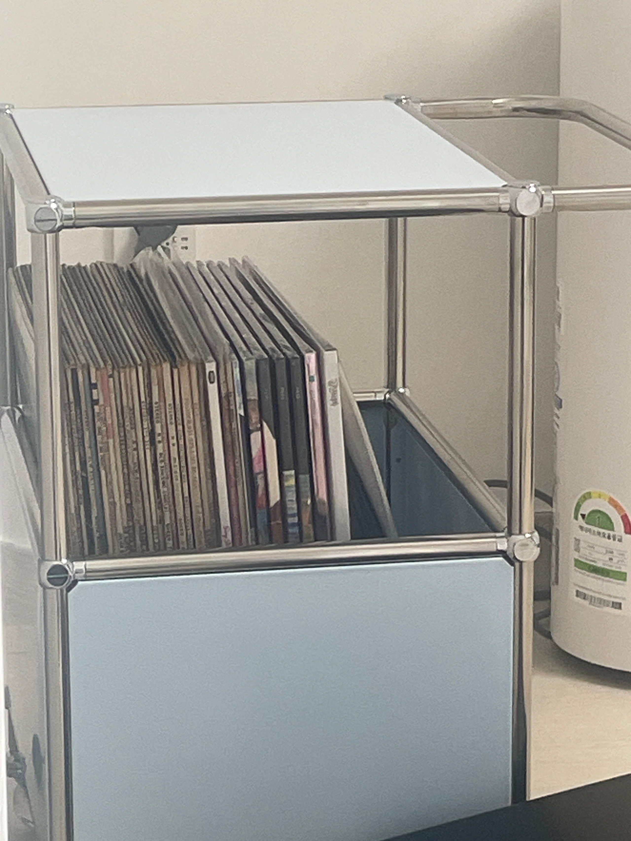 Ink Cube Modern Rolling Bar Cart user photo