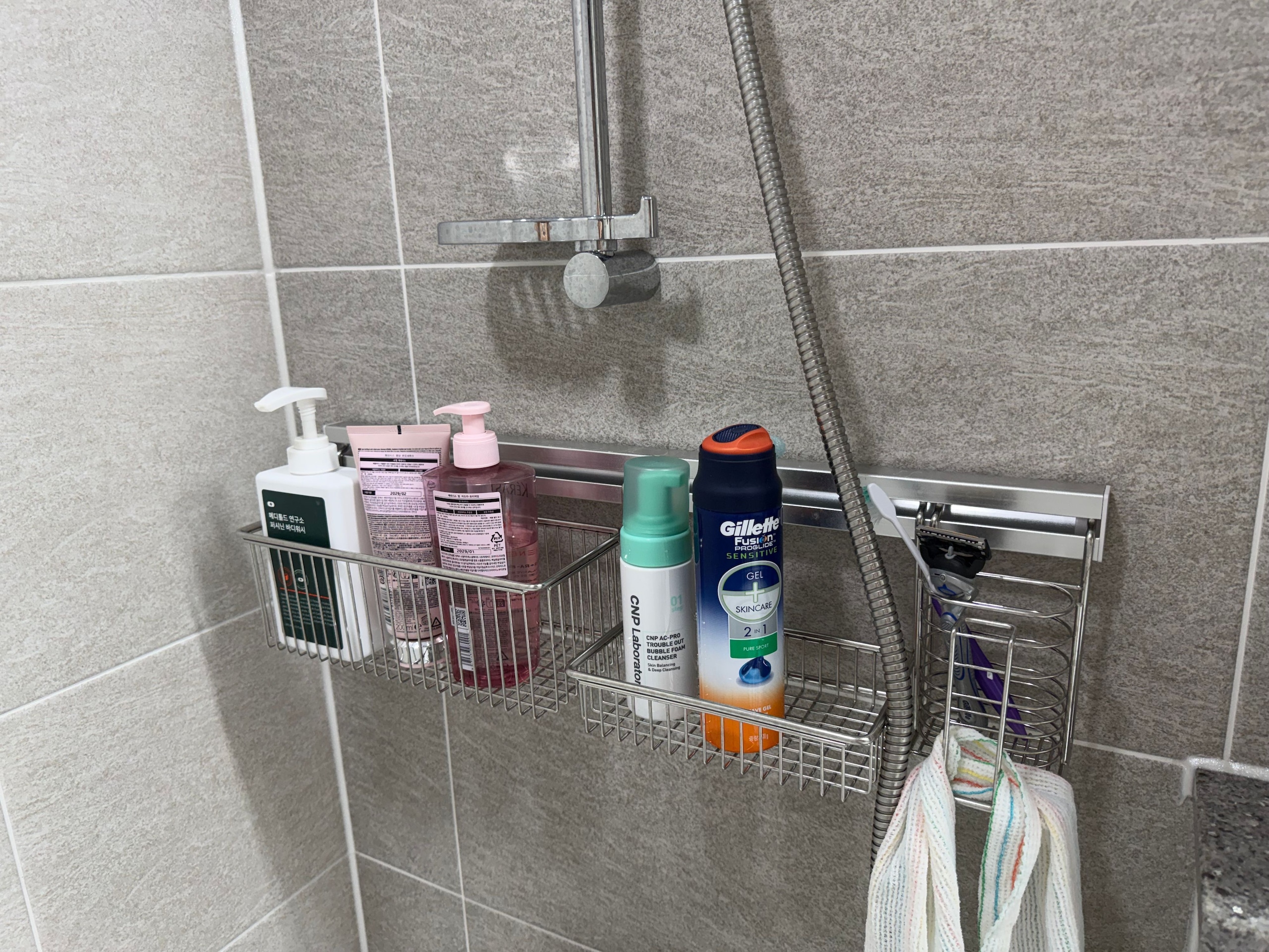 Modular Wall Rail Storage Organizer user photo